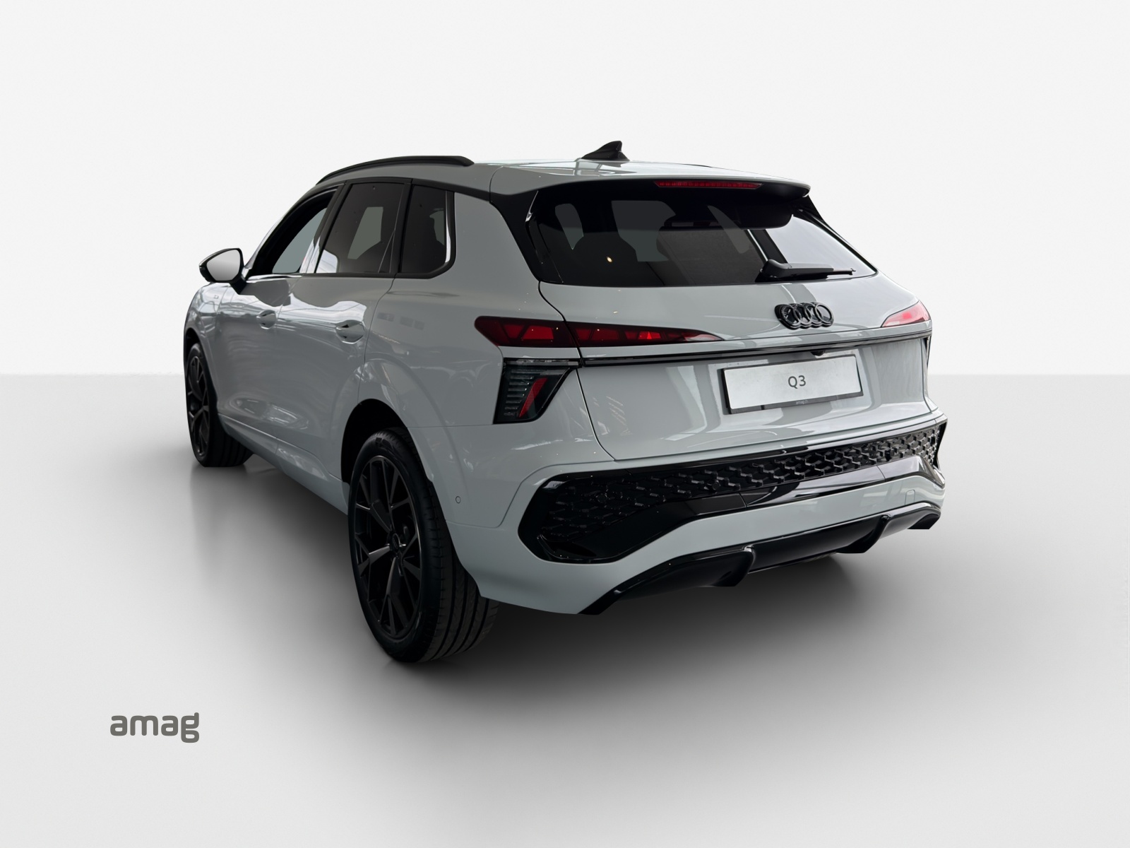 AUDI Q3 SUV 110 kW TFSI S tronic-image-2