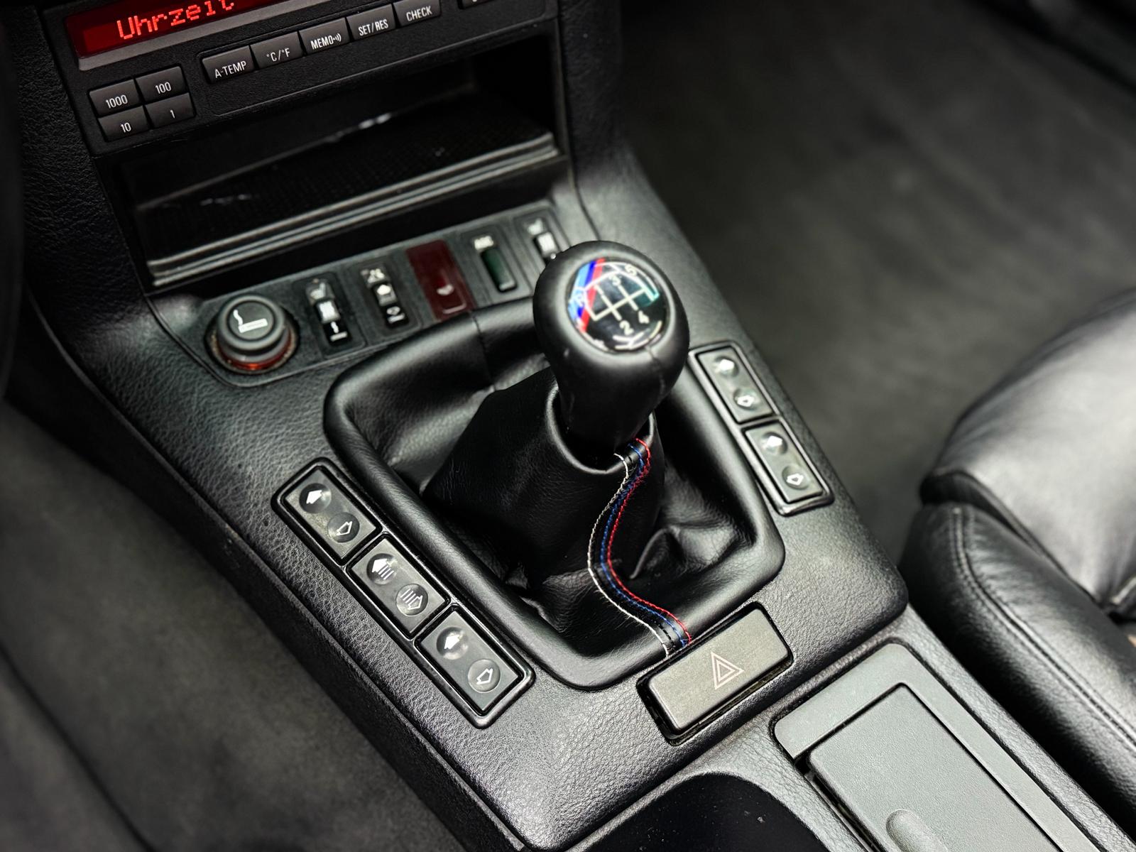 BMW 328i Cabrio M Sport-image-25