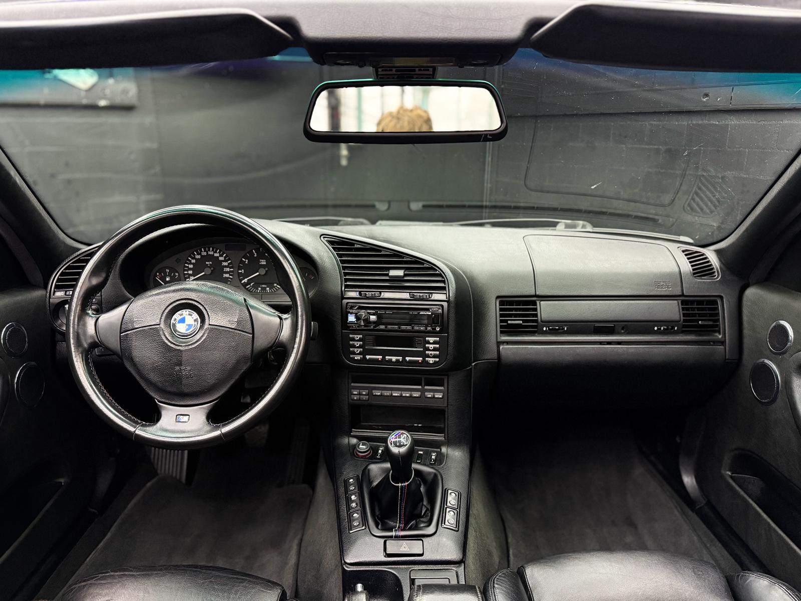 BMW 328i Cabrio M Sport-image-15