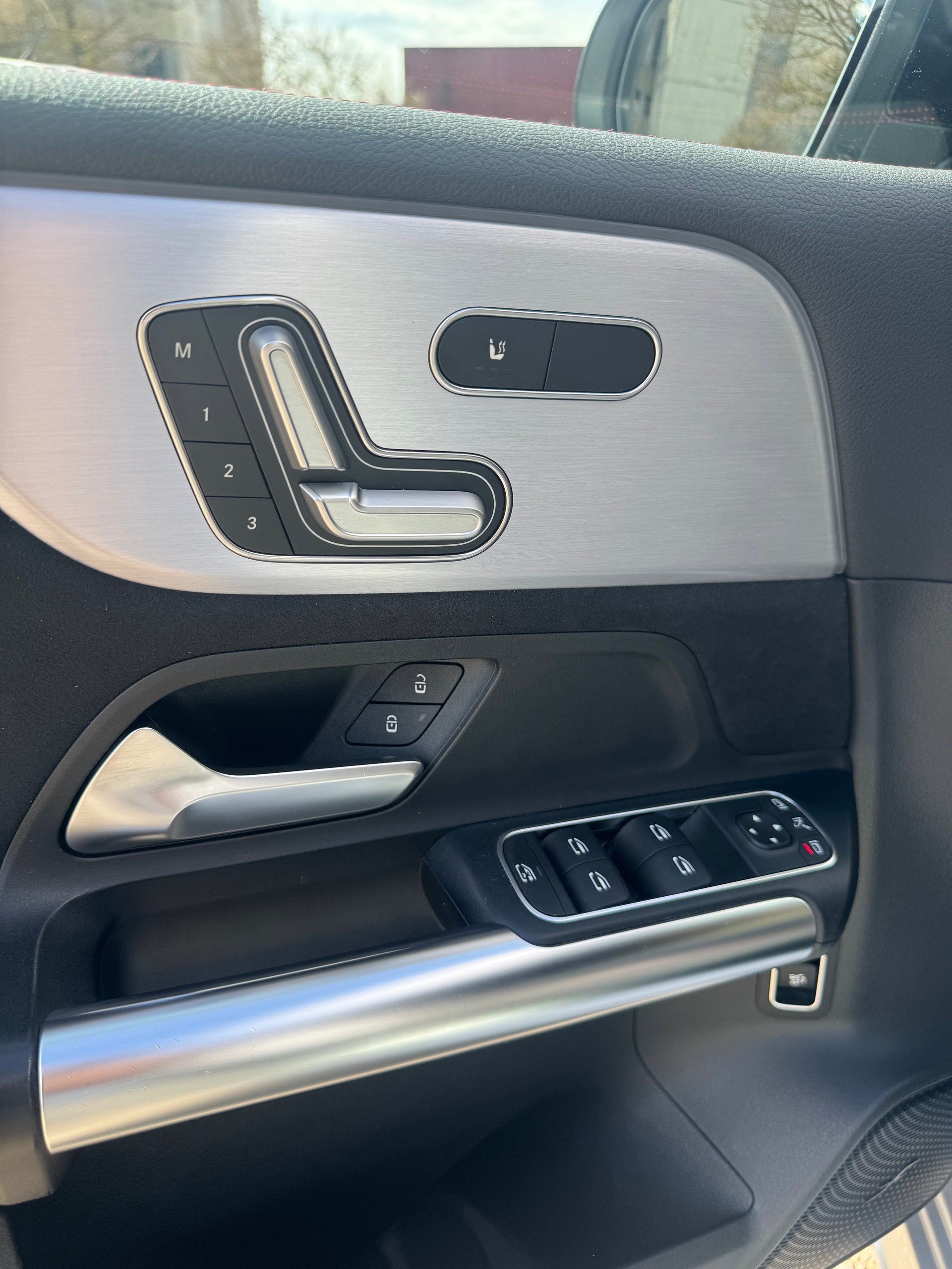 MERCEDES-BENZ B 220 4Matic AMG Line 7G-DCT-image-9