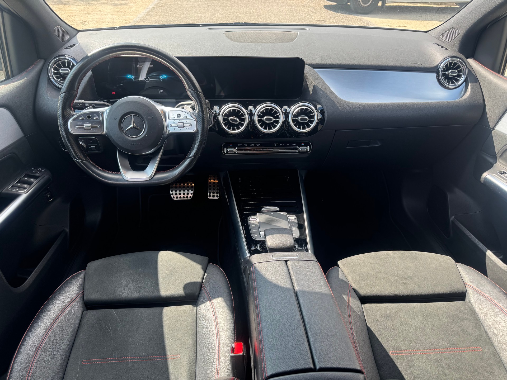 MERCEDES-BENZ B 220 4Matic AMG Line 7G-DCT-image-6