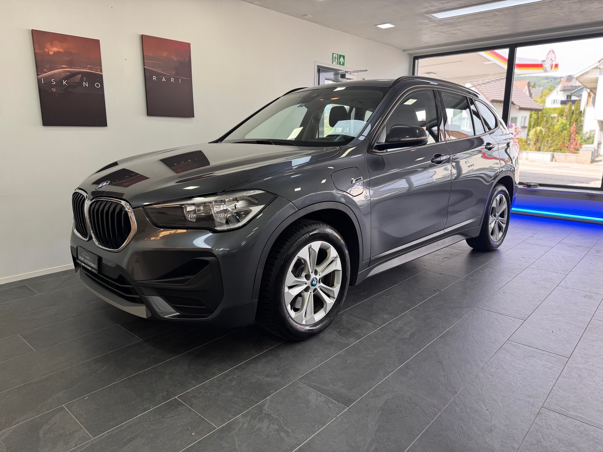 BMW X1 xDrive 25e Advantage Edition Steptronic *CH-Fahrzeug / 1.Hand / LED / Rückfahrkamera / Apple Carplay / Navigation Plus*-image-0