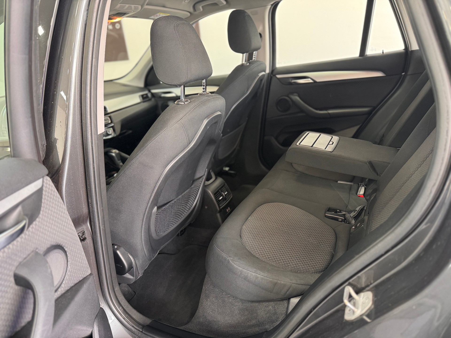 BMW X1 xDrive 25e Advantage Edition Steptronic *CH-Fahrzeug / 1.Hand / LED / Rückfahrkamera / Apple Carplay / Navigation Plus*-image-8