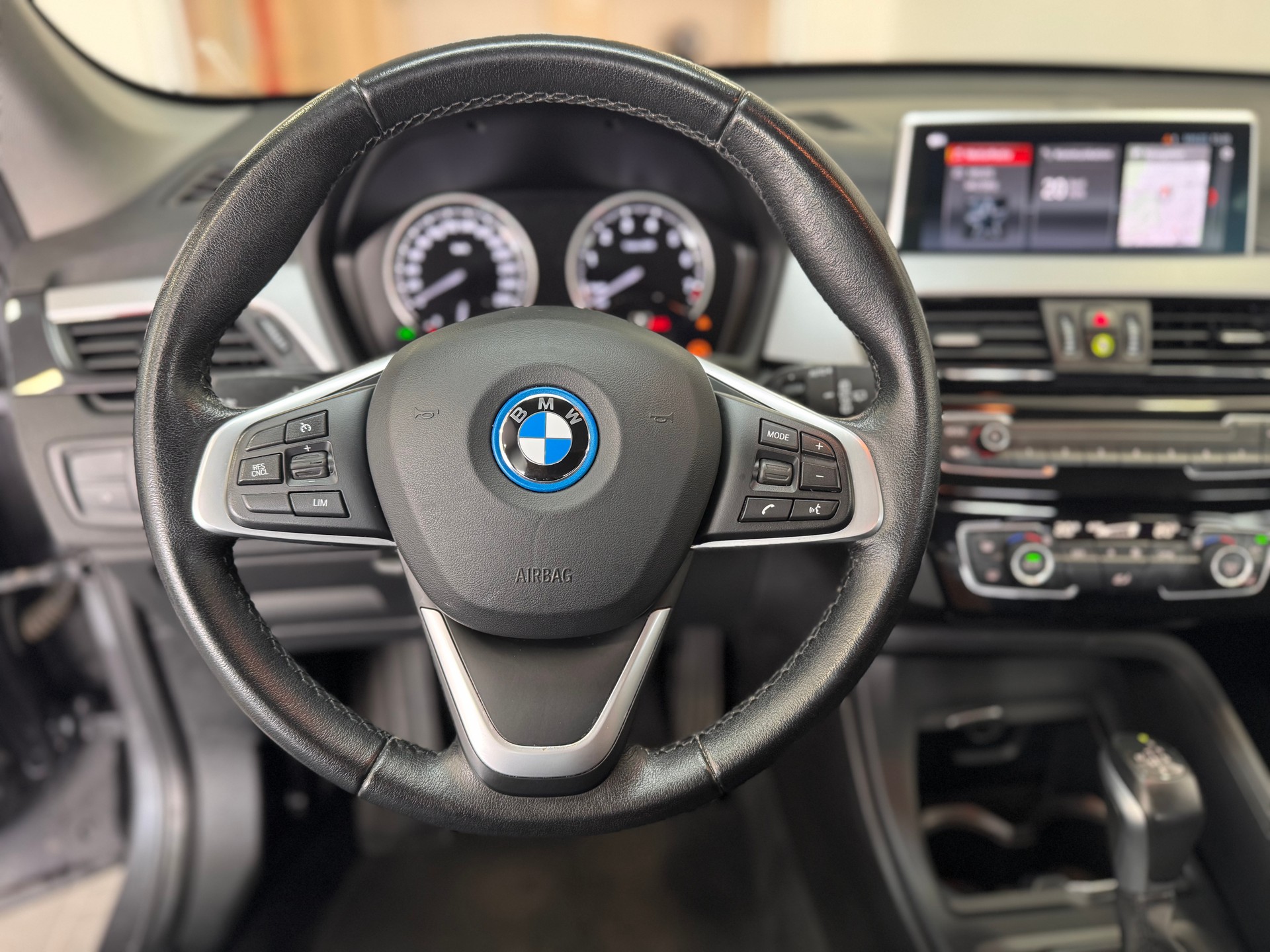 BMW X1 xDrive 25e Advantage Edition Steptronic *CH-Fahrzeug / 1.Hand / LED / Rückfahrkamera / Apple Carplay / Navigation Plus*-image-11