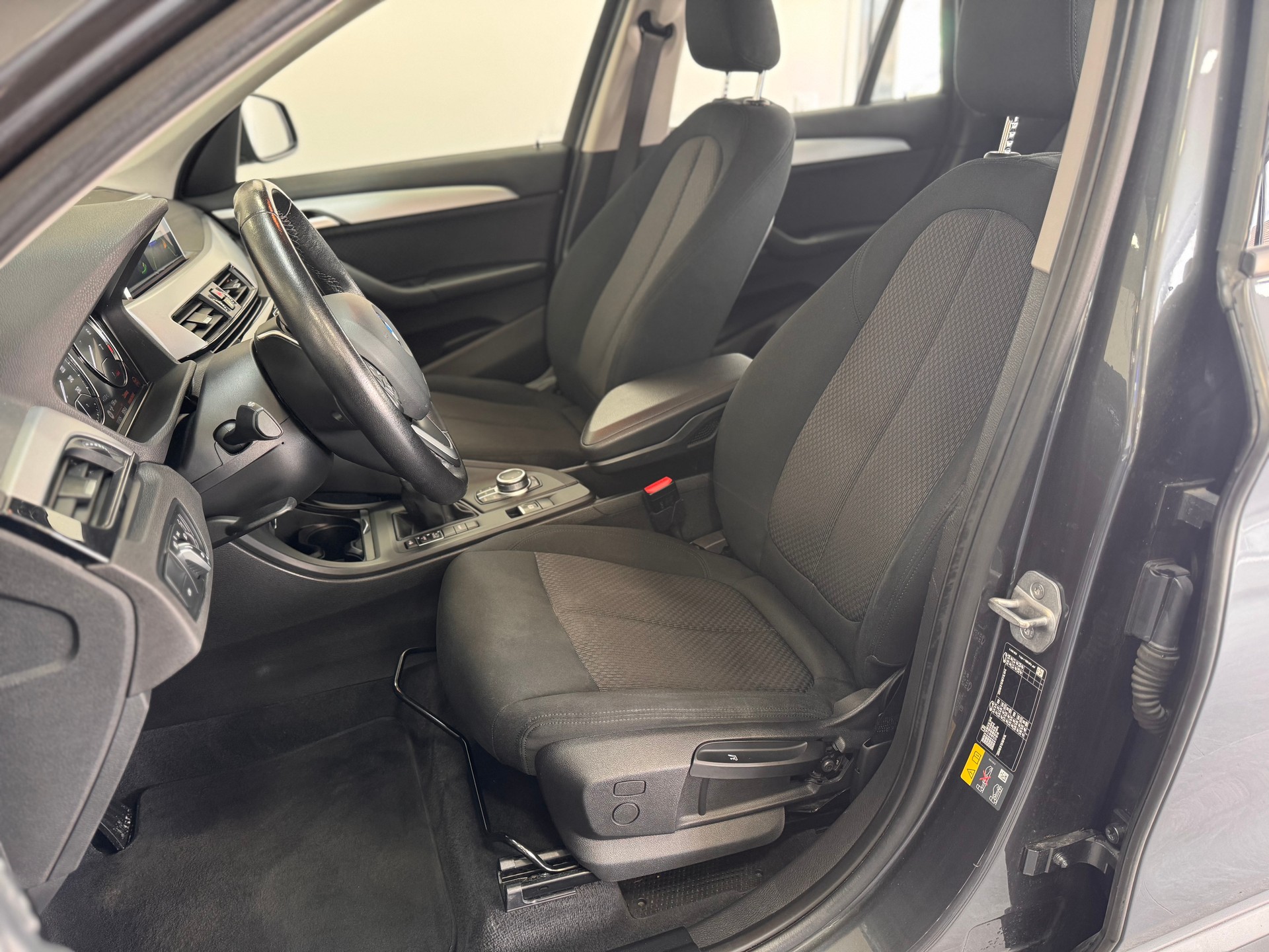 BMW X1 xDrive 25e Advantage Edition Steptronic *CH-Fahrzeug / 1.Hand / LED / Rückfahrkamera / Apple Carplay / Navigation Plus*-image-7