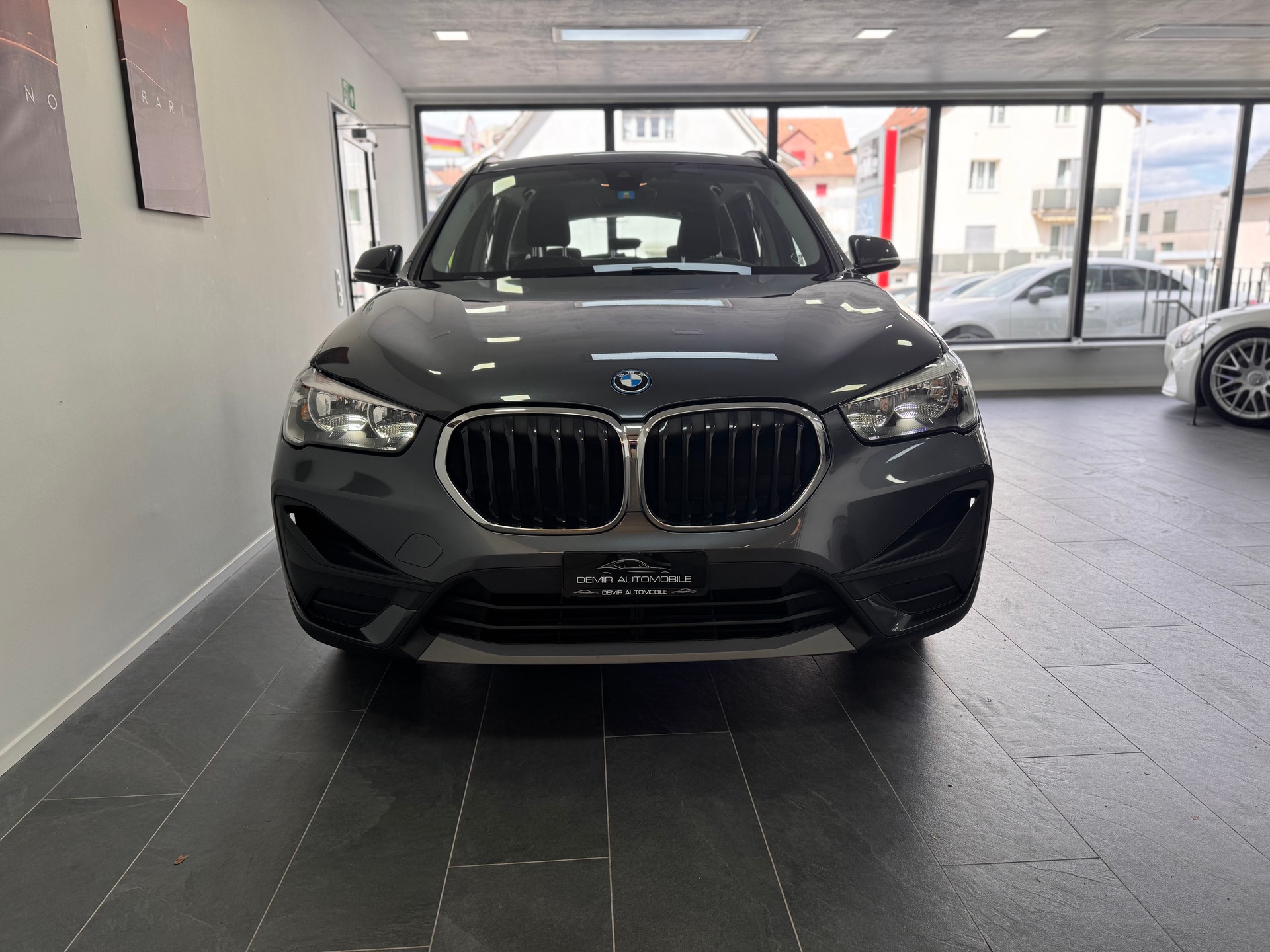 BMW X1 xDrive 25e Advantage Edition Steptronic *CH-Fahrzeug / 1.Hand / LED / Rückfahrkamera / Apple Carplay / Navigation Plus*-image-1