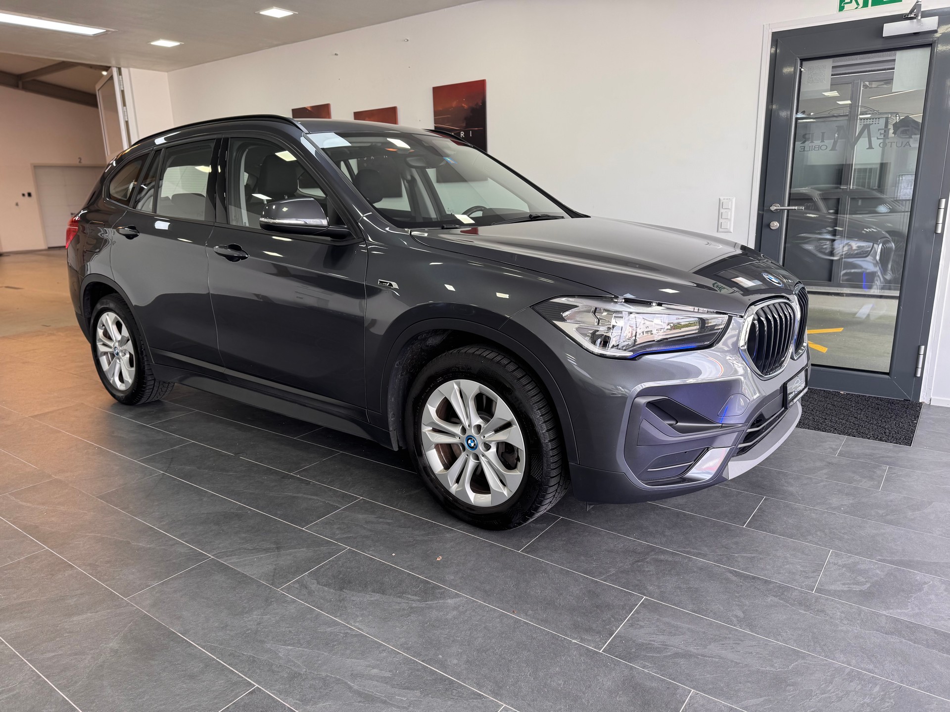 BMW X1 xDrive 25e Advantage Edition Steptronic *CH-Fahrzeug / 1.Hand / LED / Rückfahrkamera / Apple Carplay / Navigation Plus*-image-2