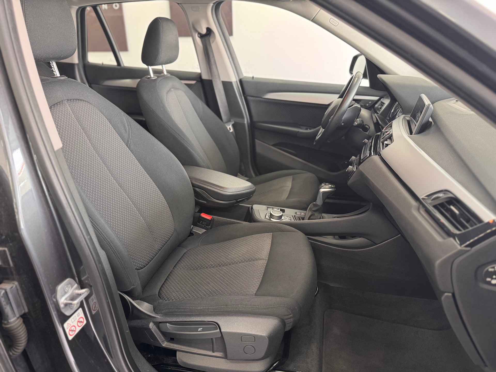 BMW X1 xDrive 25e Advantage Edition Steptronic *CH-Fahrzeug / 1.Hand / LED / Rückfahrkamera / Apple Carplay / Navigation Plus*-image-10