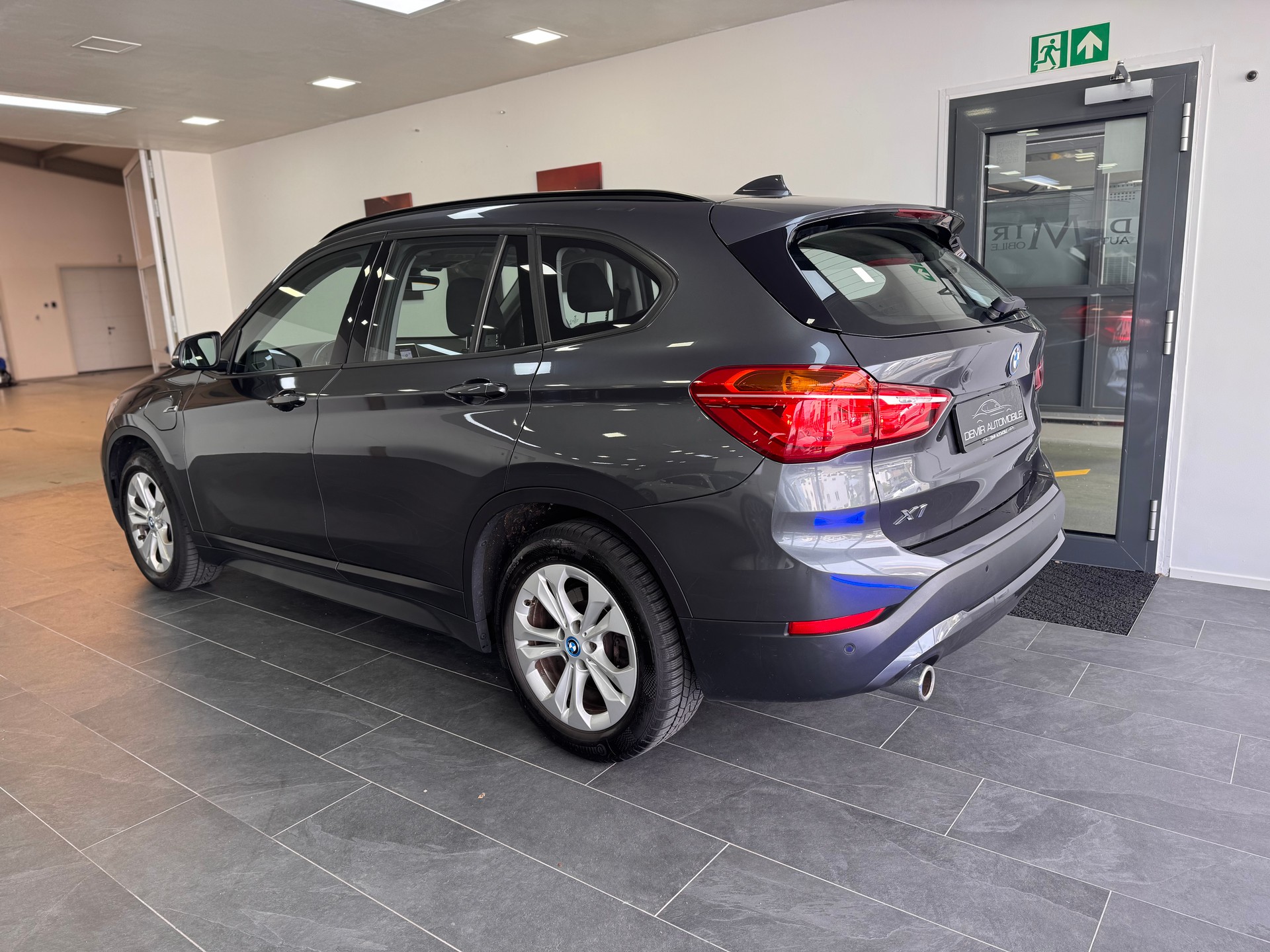 BMW X1 xDrive 25e Advantage Edition Steptronic *CH-Fahrzeug / 1.Hand / LED / Rückfahrkamera / Apple Carplay / Navigation Plus*-image-5