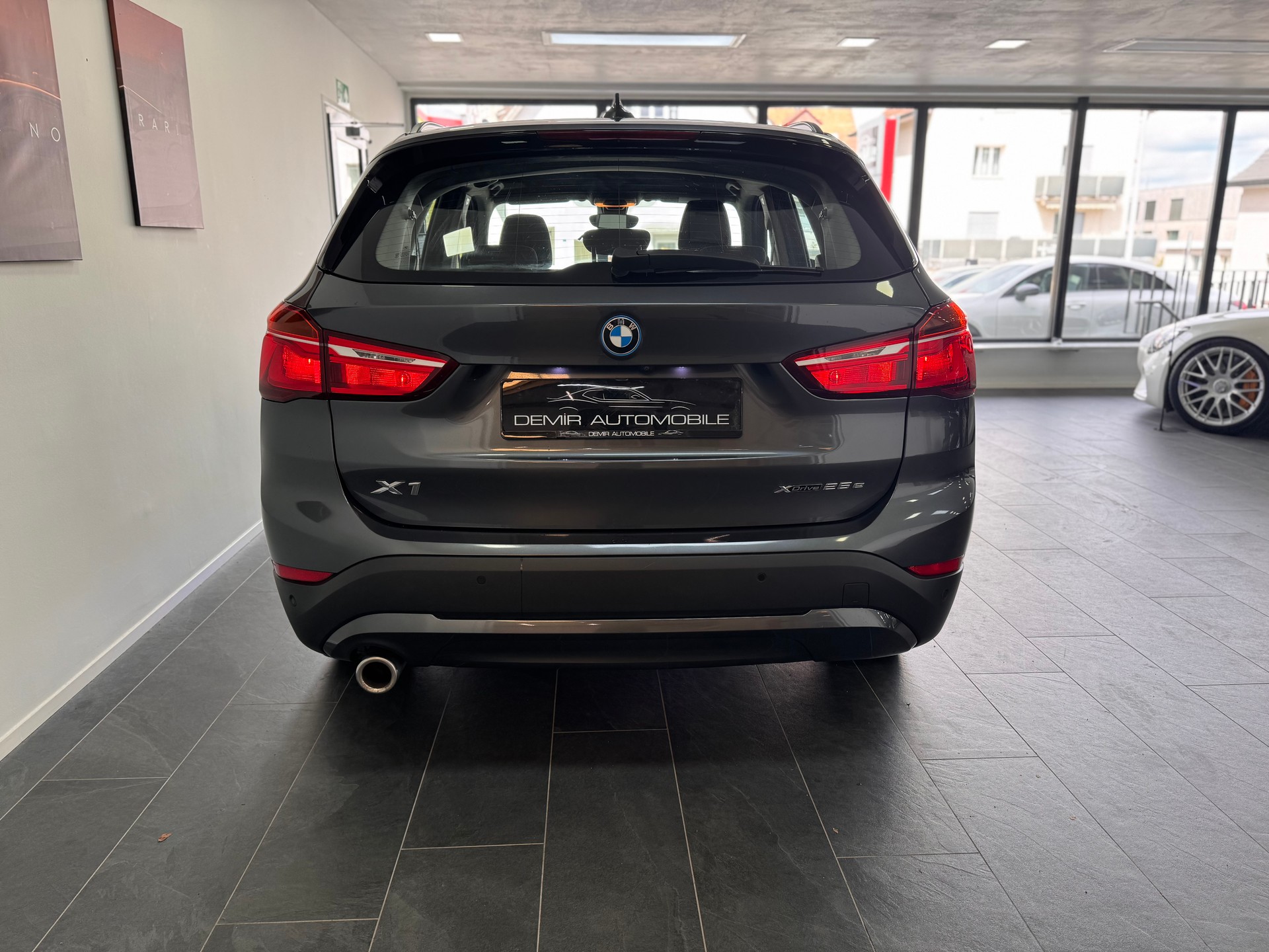 BMW X1 xDrive 25e Advantage Edition Steptronic *CH-Fahrzeug / 1.Hand / LED / Rückfahrkamera / Apple Carplay / Navigation Plus*-image-4