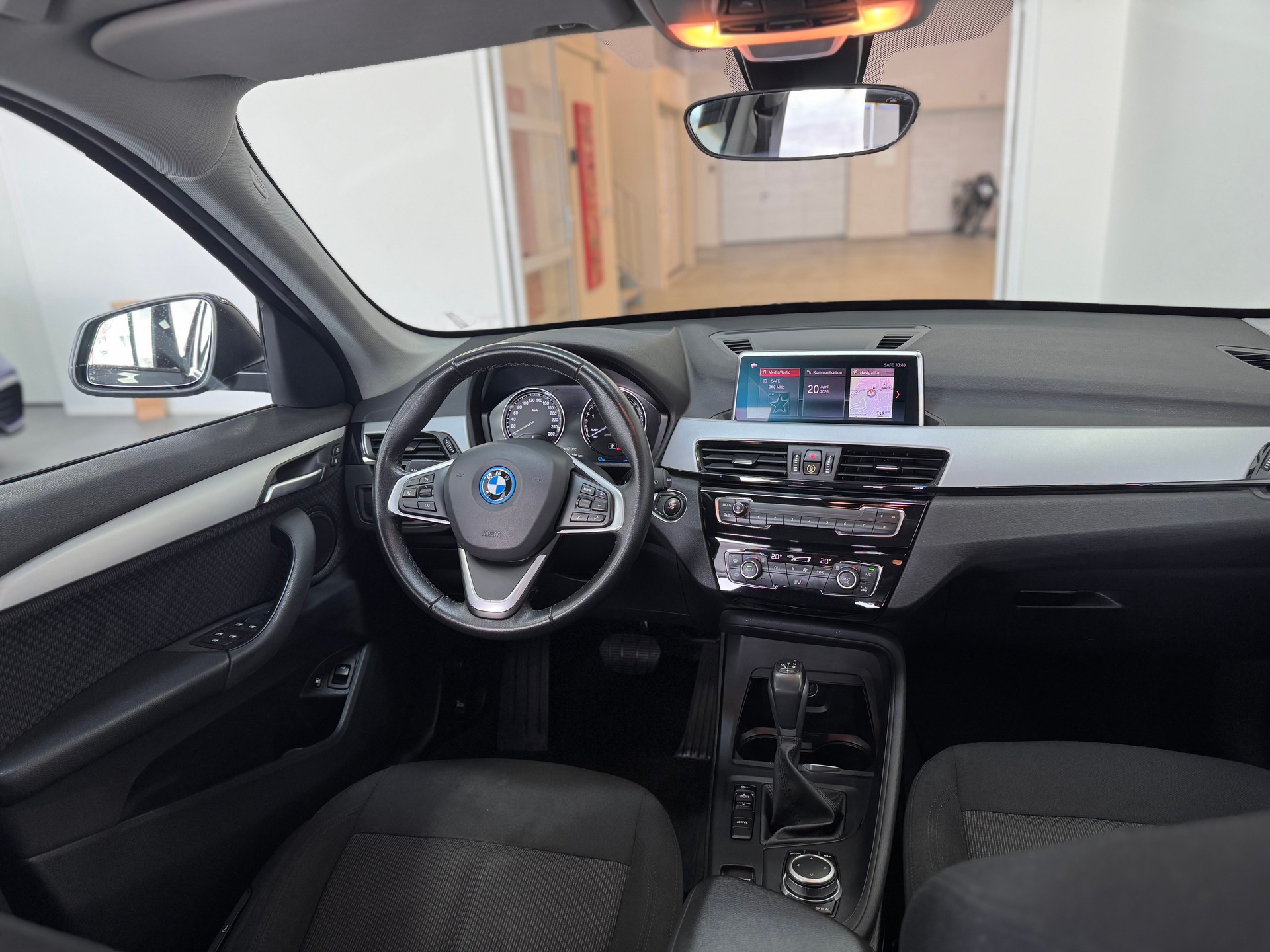 BMW X1 xDrive 25e Advantage Edition Steptronic *CH-Fahrzeug / 1.Hand / LED / Rückfahrkamera / Apple Carplay / Navigation Plus*-image-13