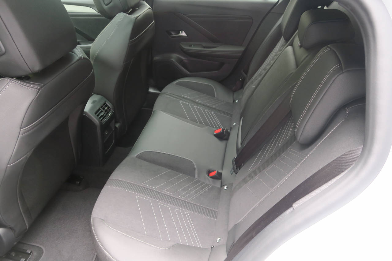 OPEL Astra-e Sports Tourer Ultimate-image-14