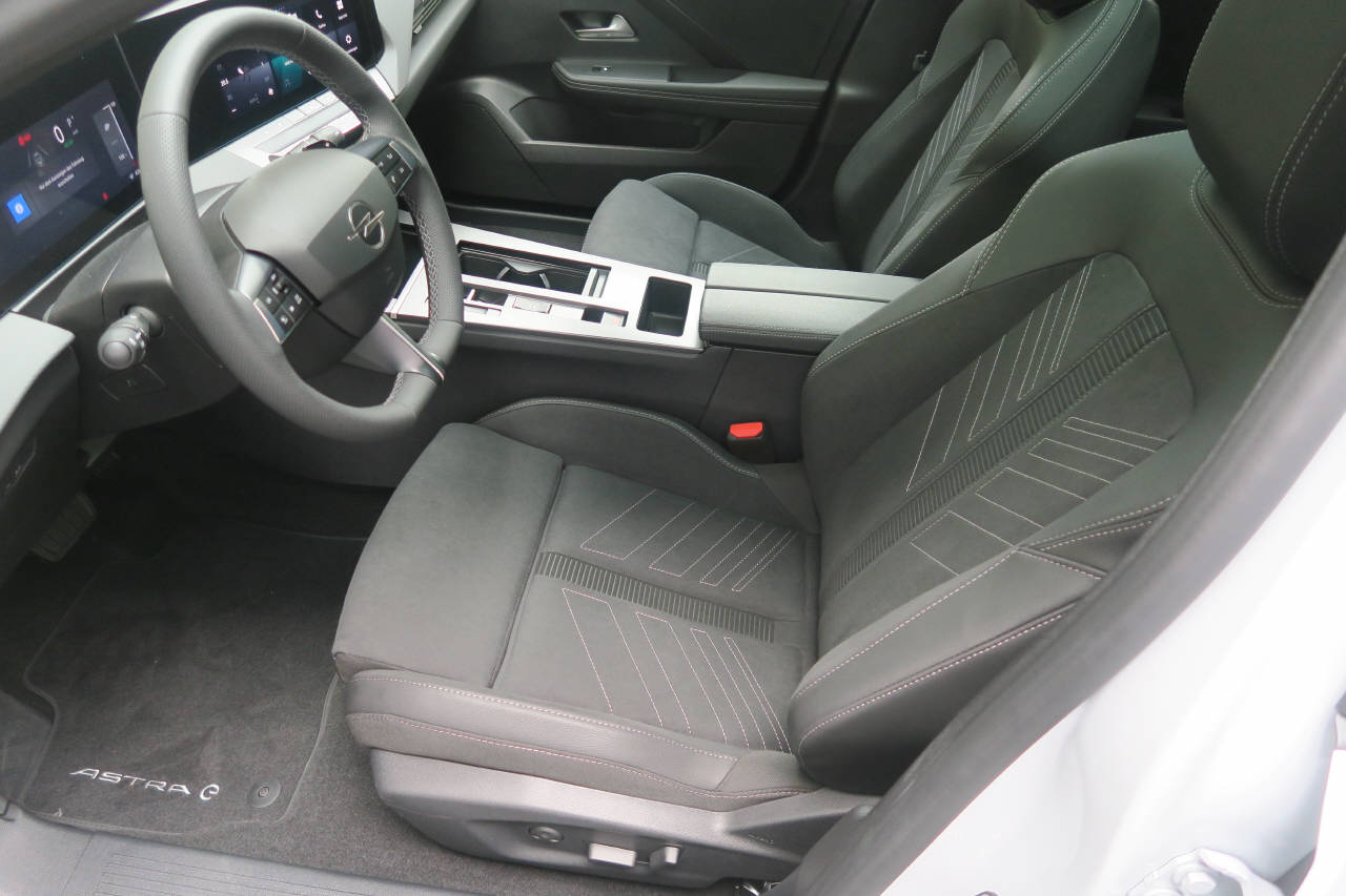 OPEL Astra-e Sports Tourer Ultimate-image-3