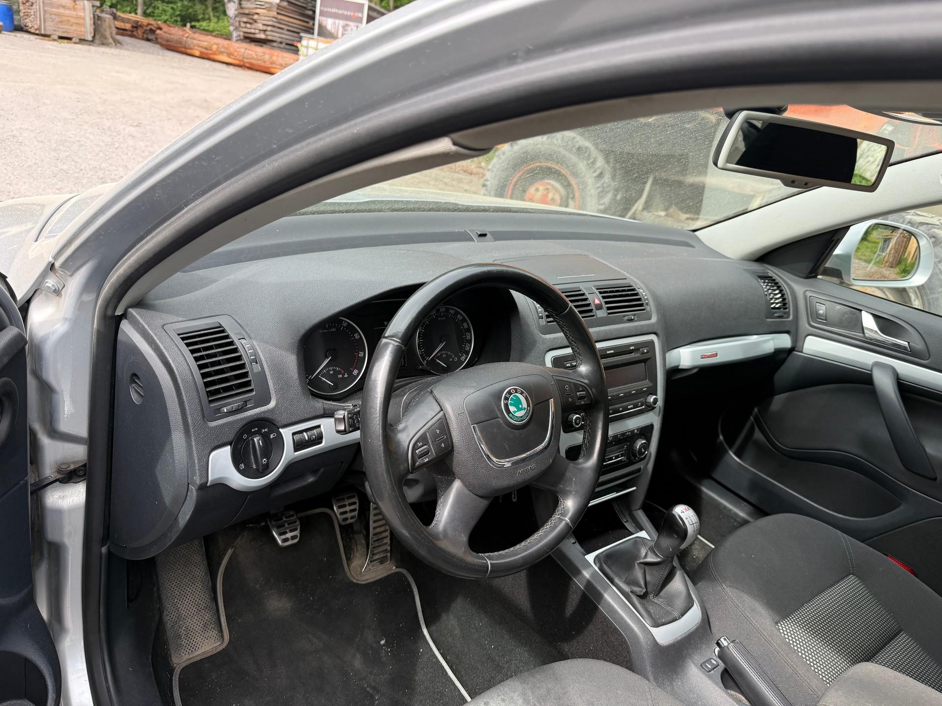 SKODA Octavia Combi 1.8 TSI Scout 4x4-image-6