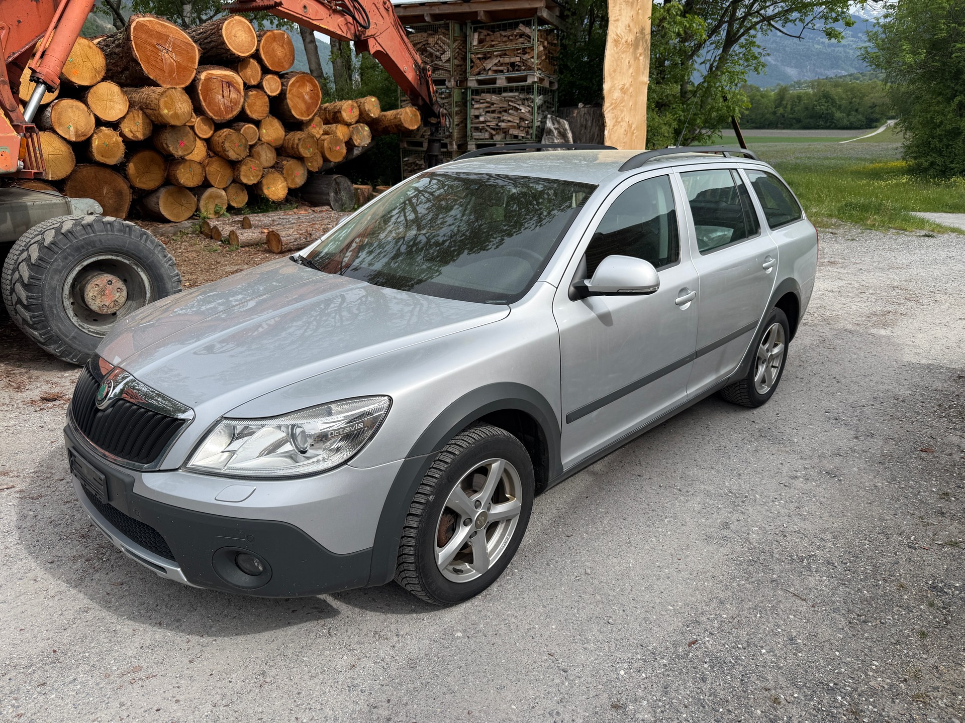SKODA Octavia Combi 1.8 TSI Scout 4x4-image-0