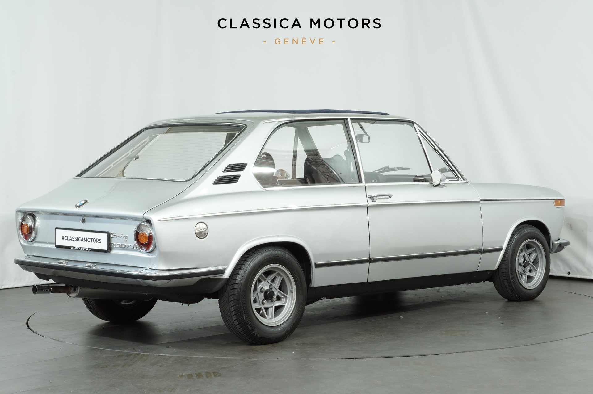 BMW Touring Tii-showroom-element-3