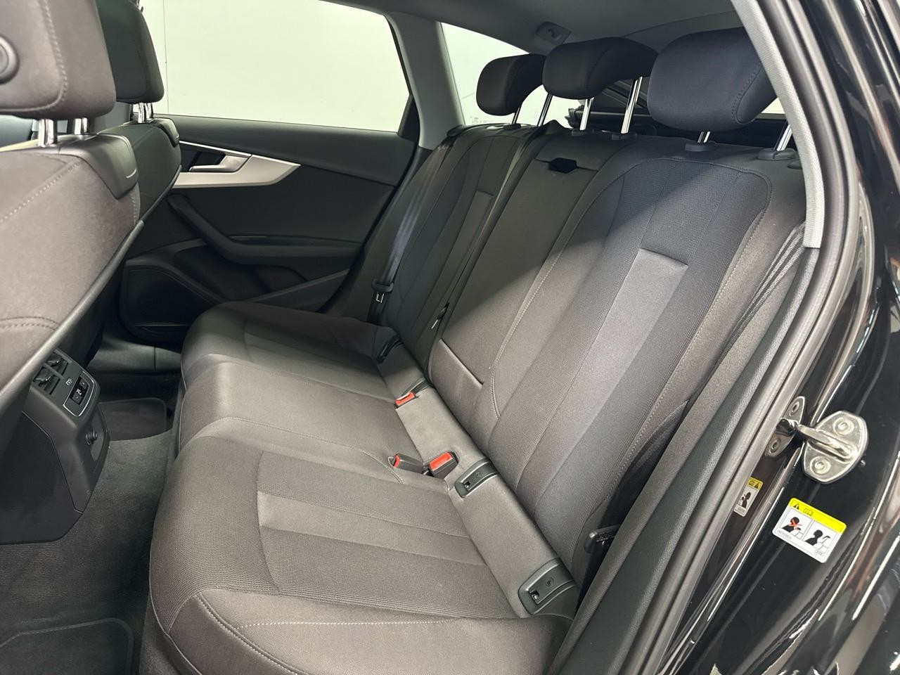 AUDI A4 Avant 40 TDI S line S-tronic-image-10