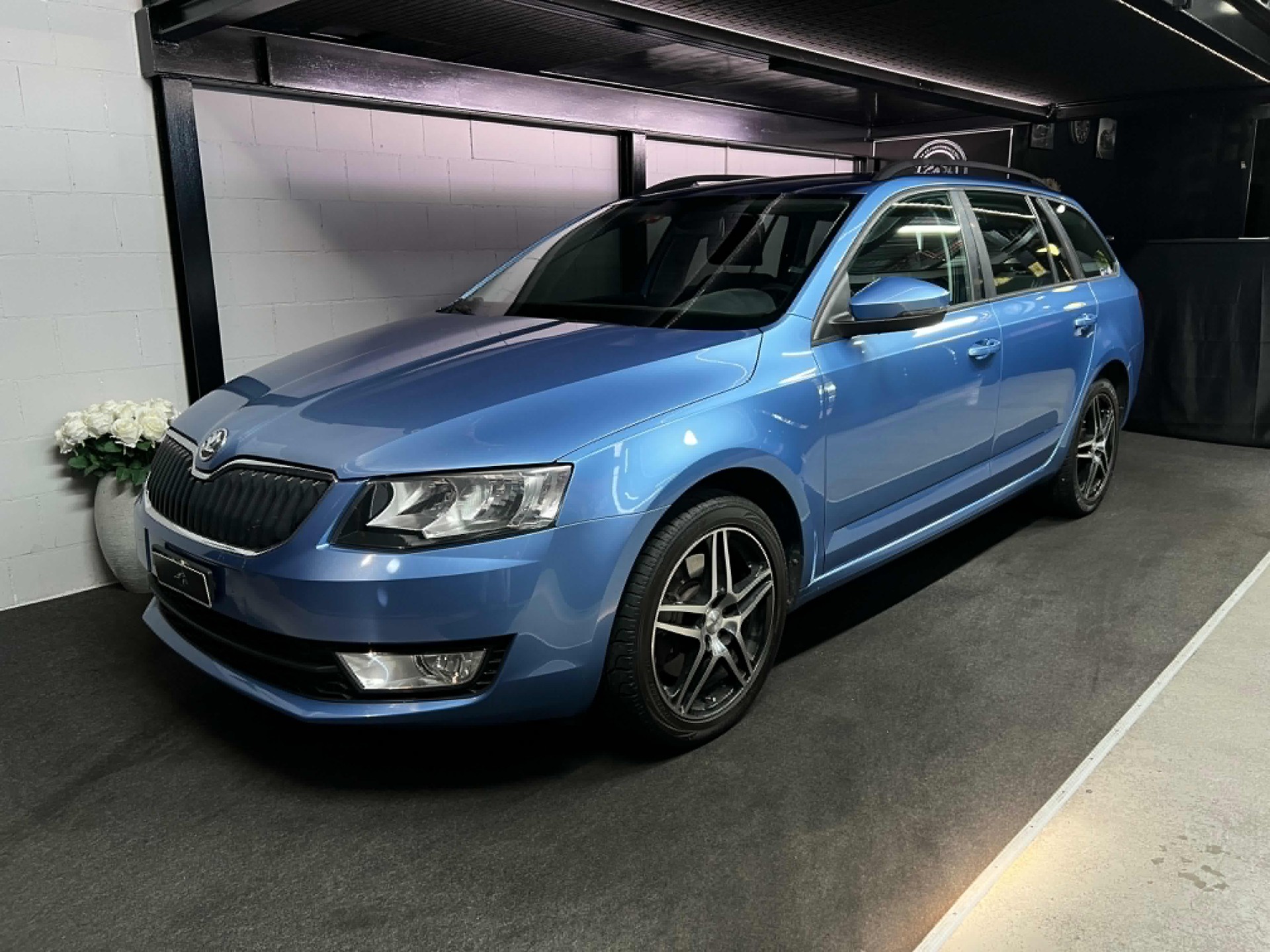 SKODA Octavia Combi 1.8 TSI Elegance DSG-image-0
