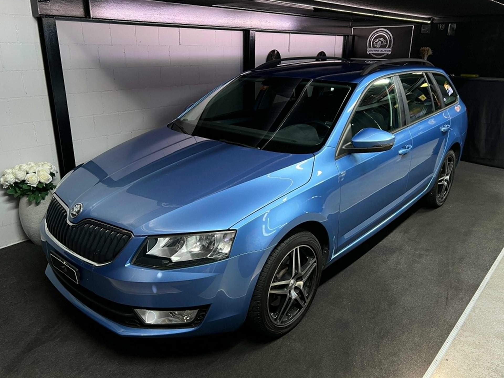 SKODA Octavia Combi 1.8 TSI Elegance DSG-image-2