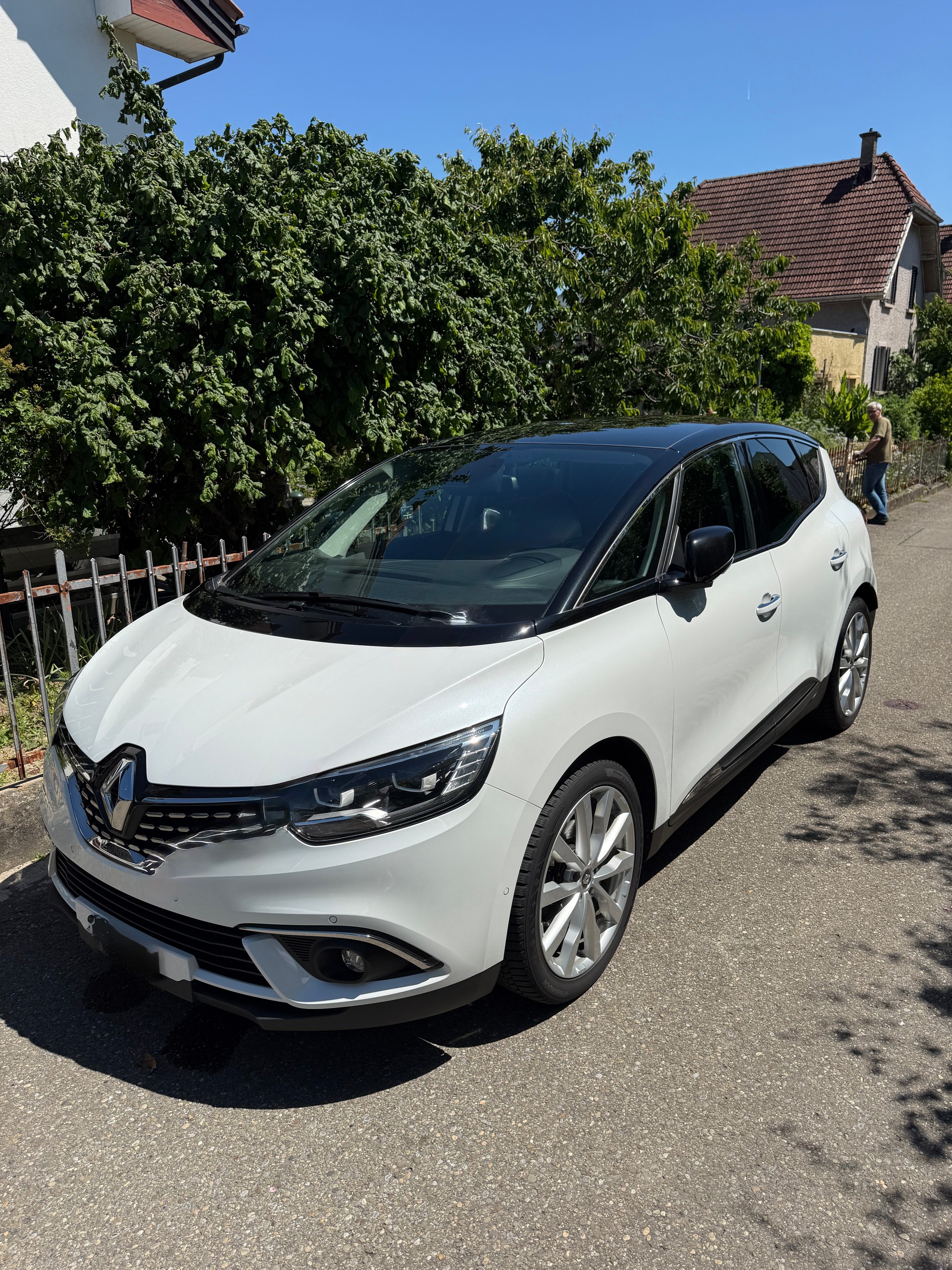 RENAULT Scenic 1.3 TCe 160 Initiale Paris EDC-image-0