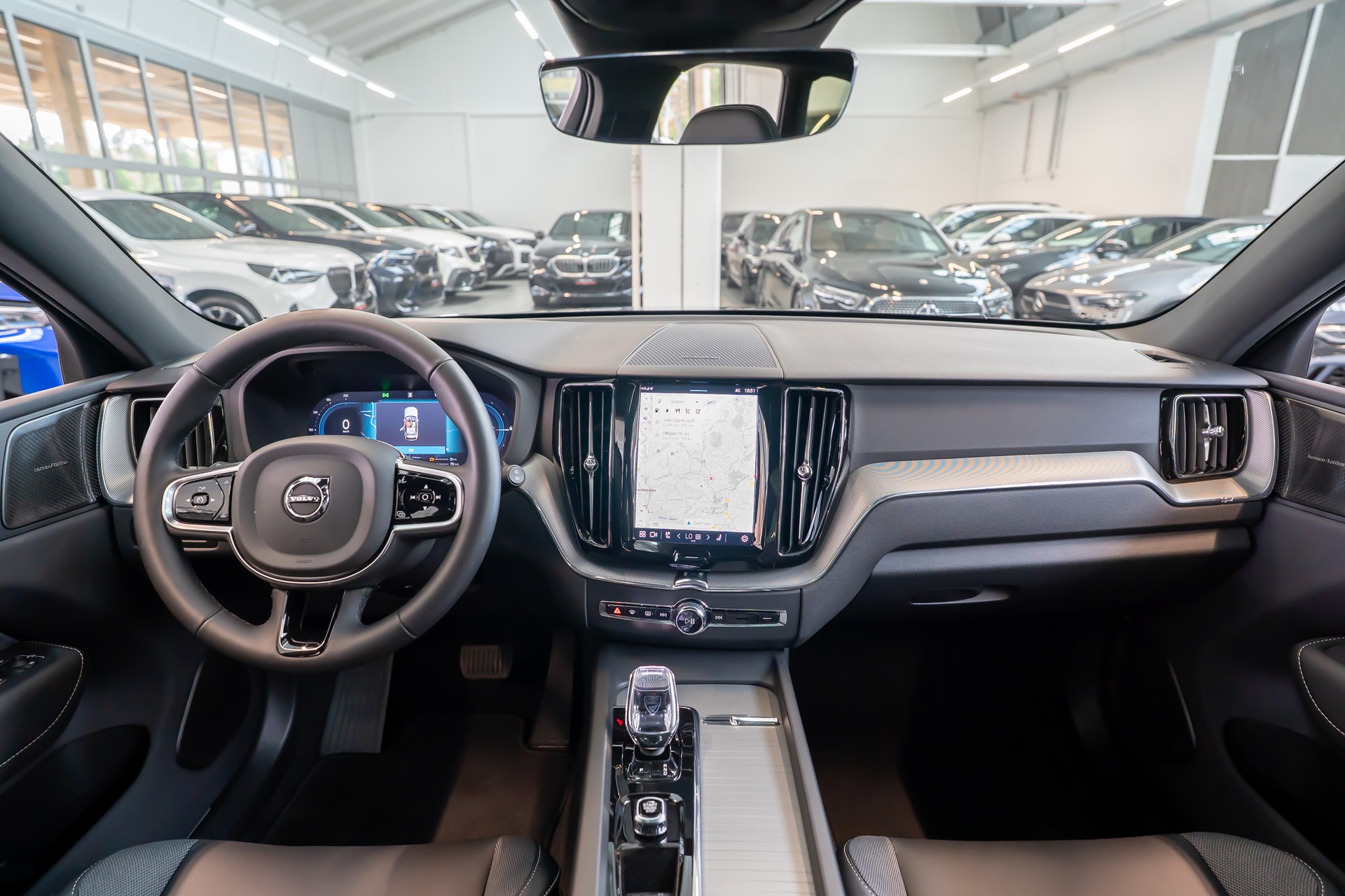 VOLVO XC60 2.0 T6 TE Plus Dark eAWD / Panaorama-Schiebedach / 360° Kamera / Harman Kardon-image-13