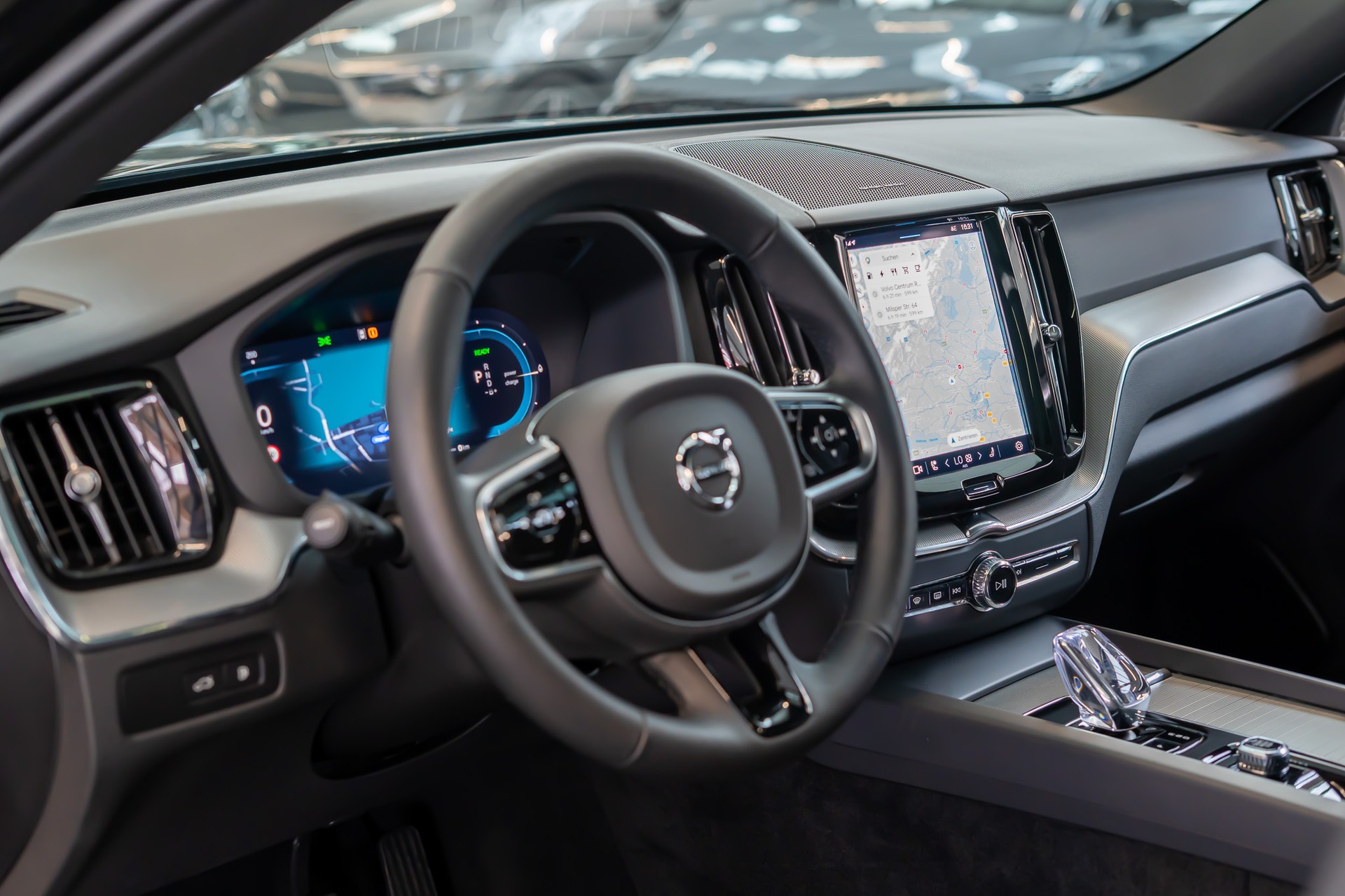 VOLVO XC60 2.0 T6 TE Plus Dark eAWD / Panaorama-Schiebedach / 360° Kamera / Harman Kardon-image-8