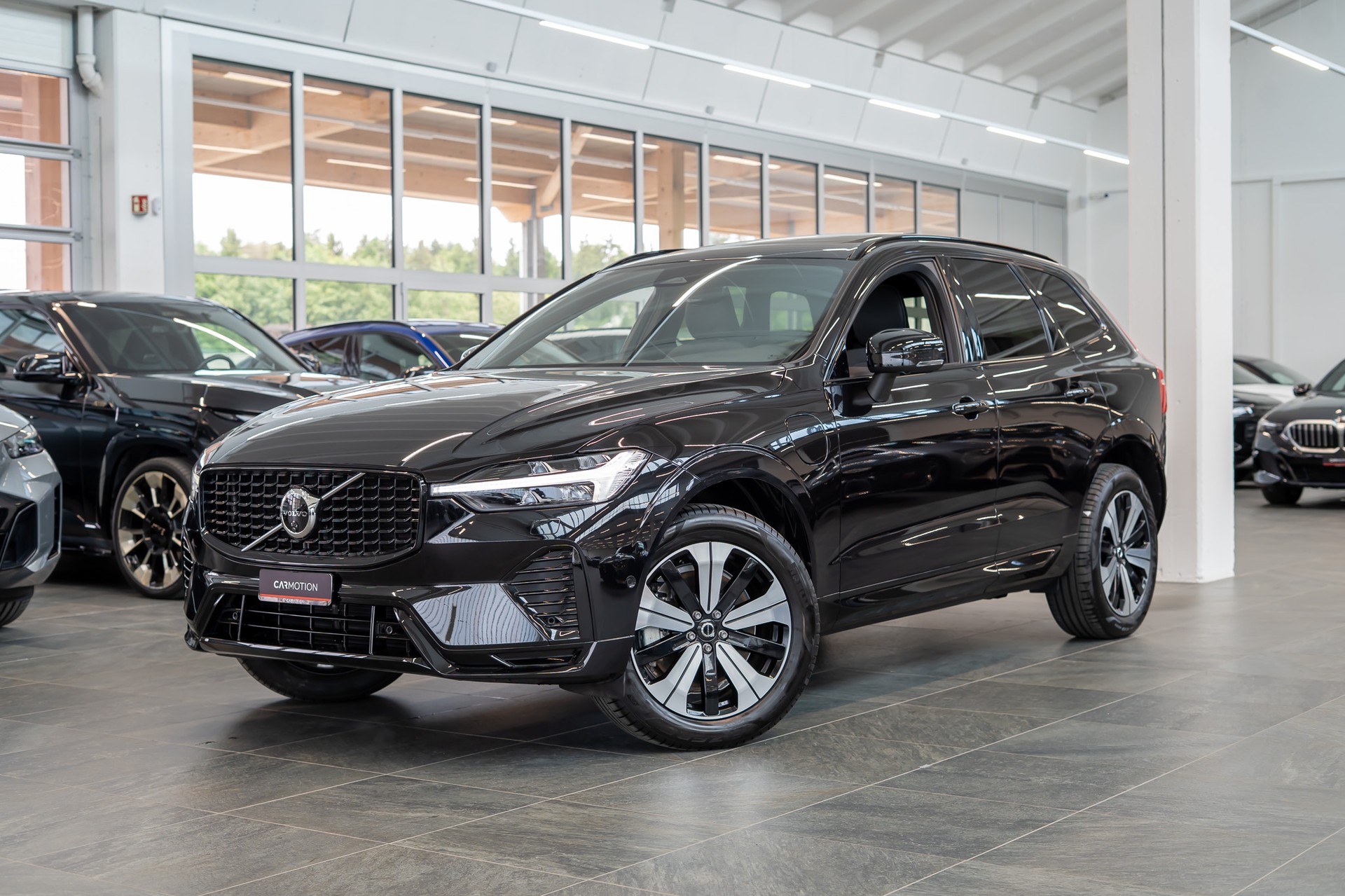 VOLVO XC60 2.0 T6 TE Plus Dark eAWD / Panaorama-Schiebedach / 360° Kamera / Harman Kardon-image-0