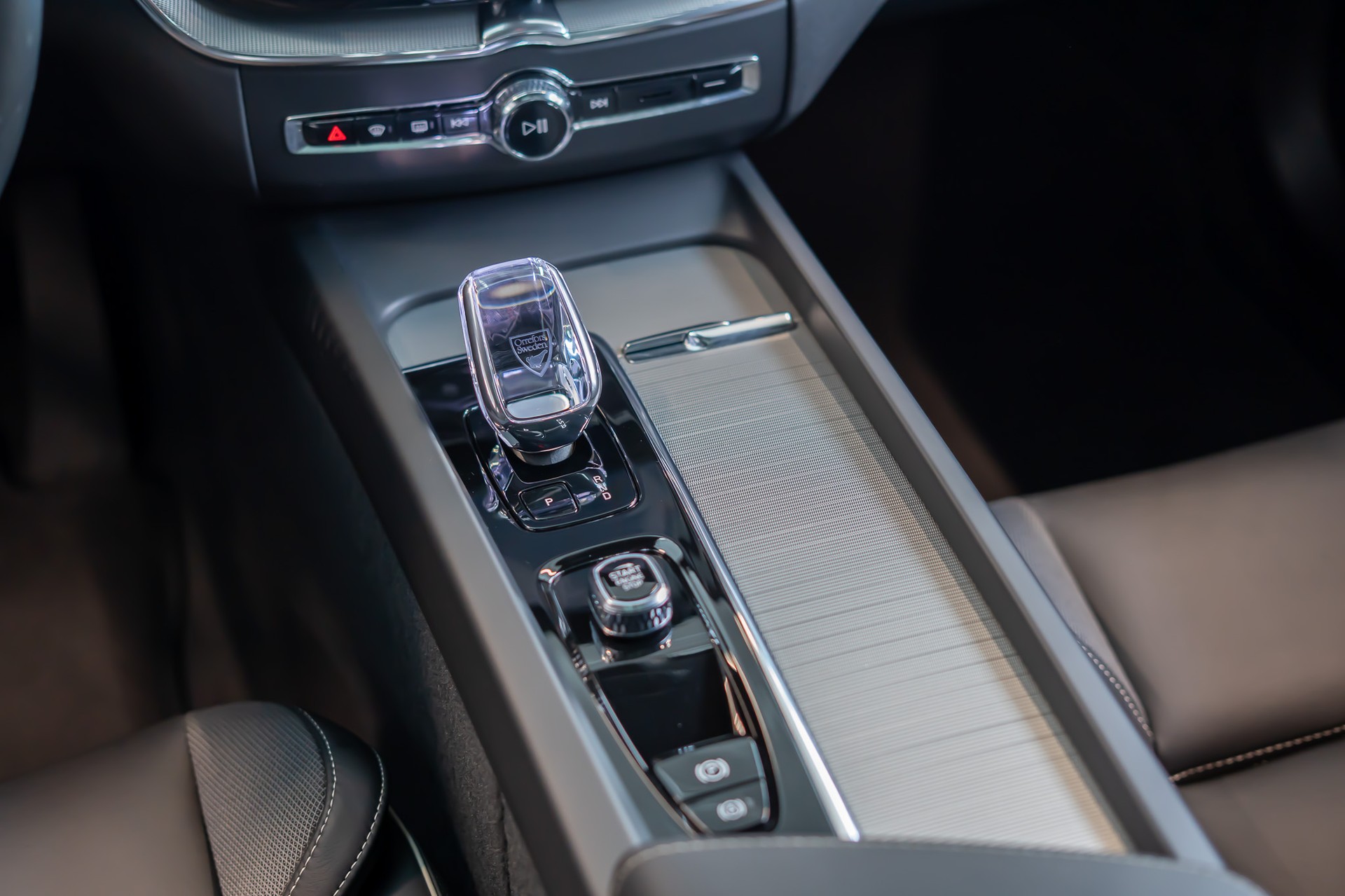 VOLVO XC60 2.0 T6 TE Plus Dark eAWD / Panaorama-Schiebedach / 360° Kamera / Harman Kardon-image-15
