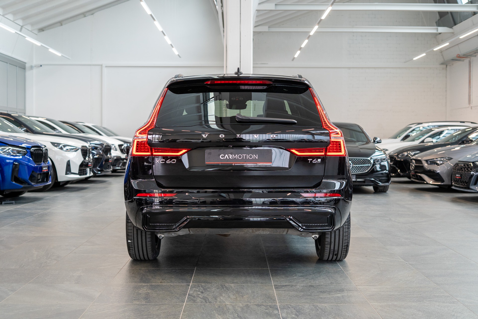 VOLVO XC60 2.0 T6 TE Plus Dark eAWD / Panaorama-Schiebedach / 360° Kamera / Harman Kardon-image-4