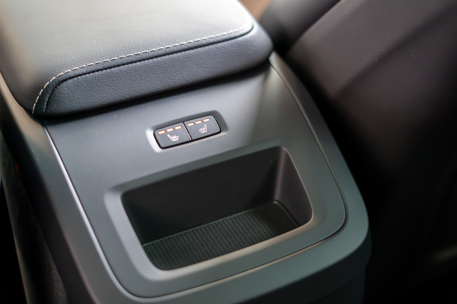 VOLVO XC60 2.0 T6 TE Plus Dark eAWD / Panaorama-Schiebedach / 360° Kamera / Harman Kardon-image-16