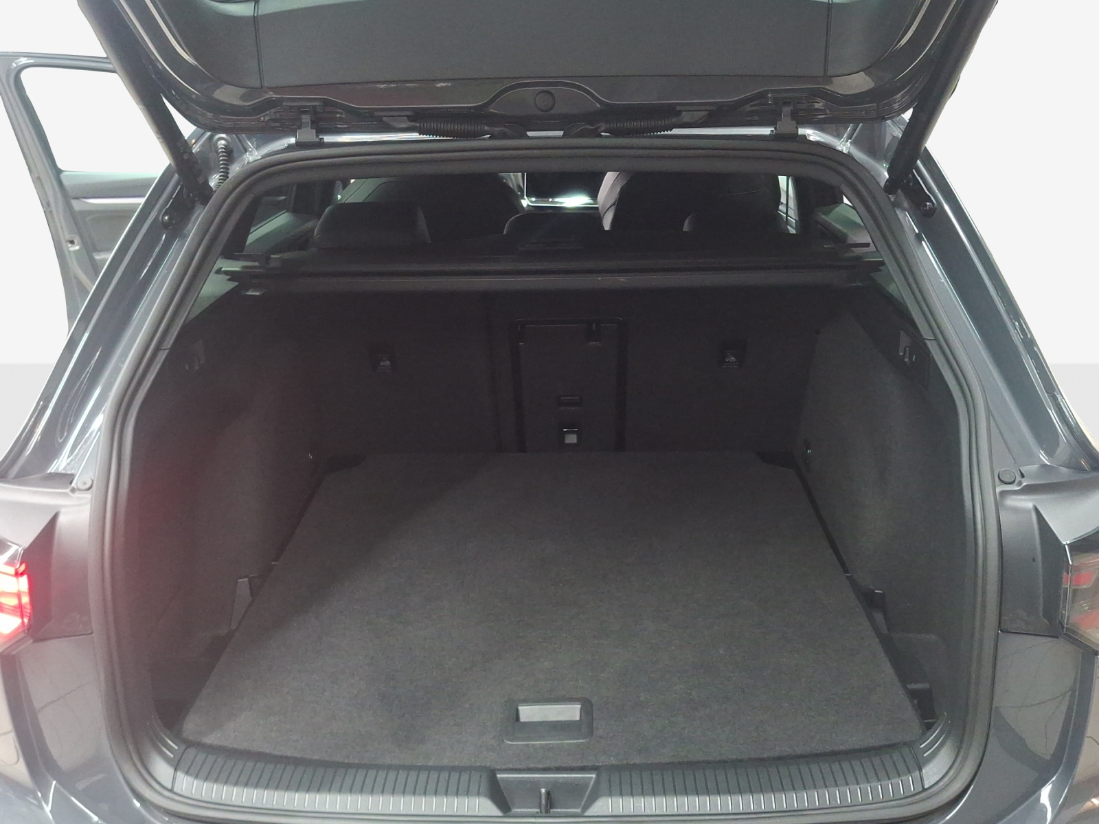 VW Golf Variant 2.0 TSI R-Line DSG 4 Motion-image-12