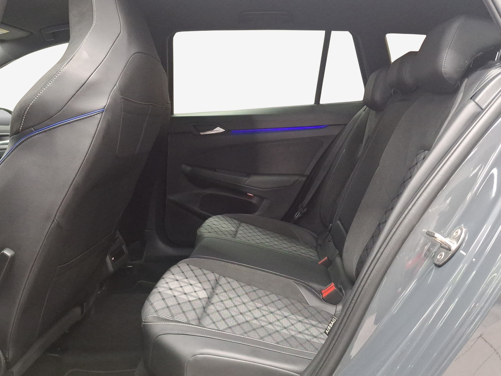 VW Golf Variant 2.0 TSI R-Line DSG 4 Motion-image-11