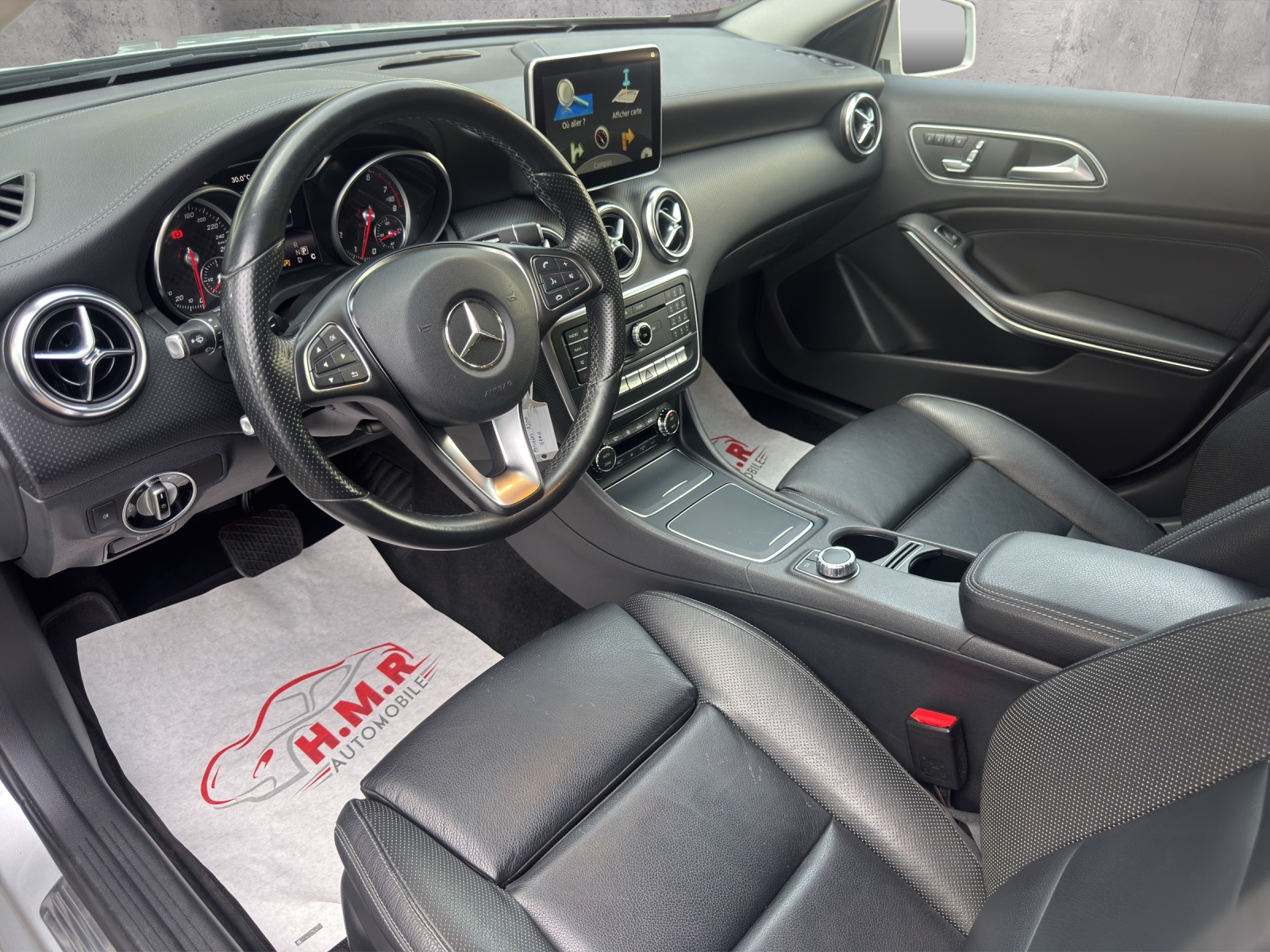 MERCEDES-BENZ A 200 Urban 7G-DCT-image-8