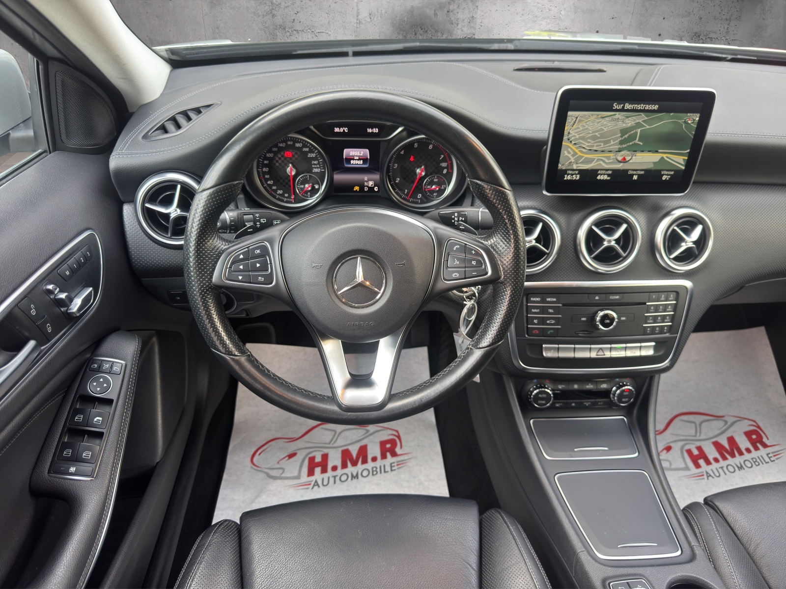 MERCEDES-BENZ A 200 Urban 7G-DCT-image-11