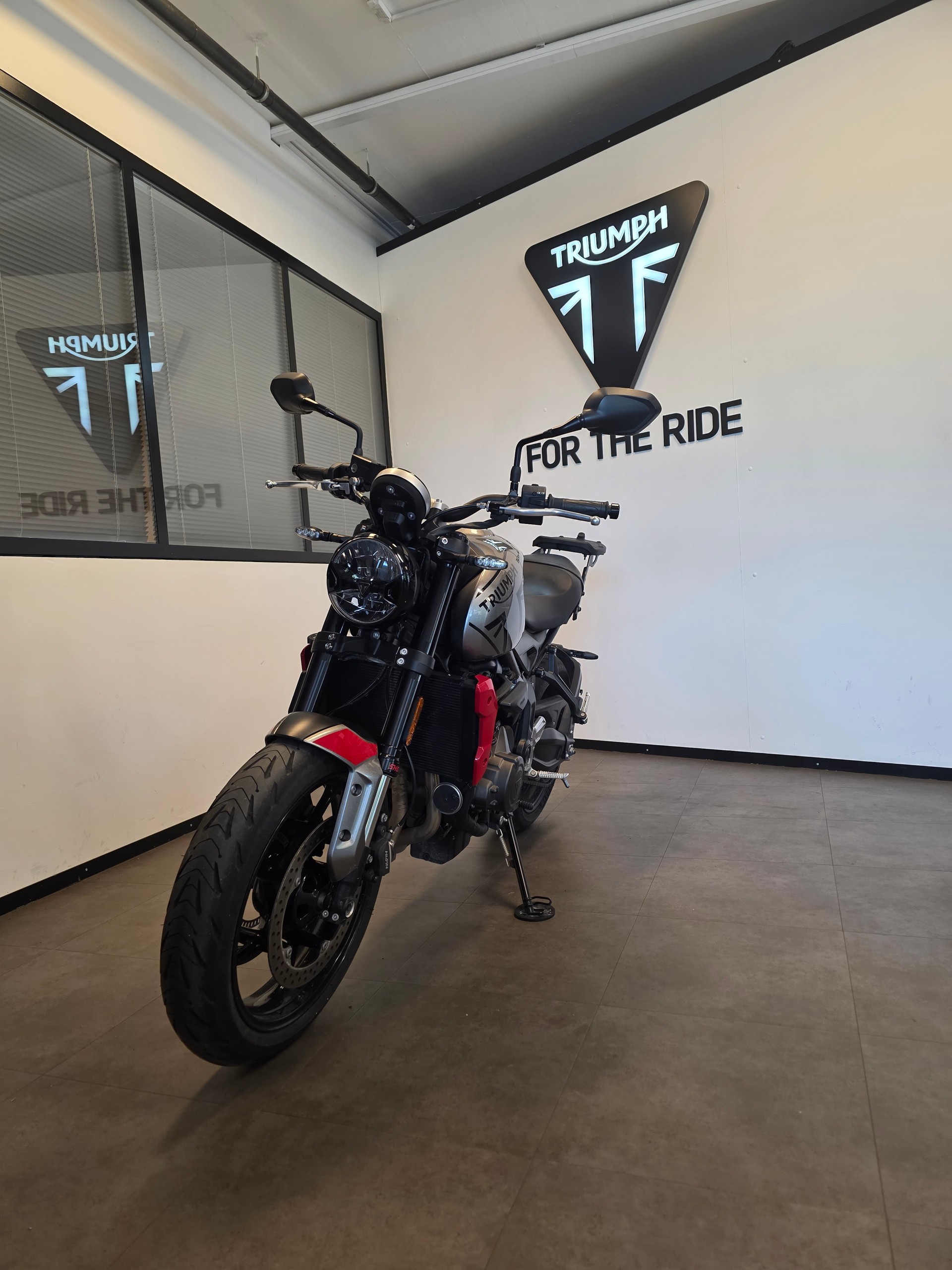 TRIUMPH Trident 660-image-6