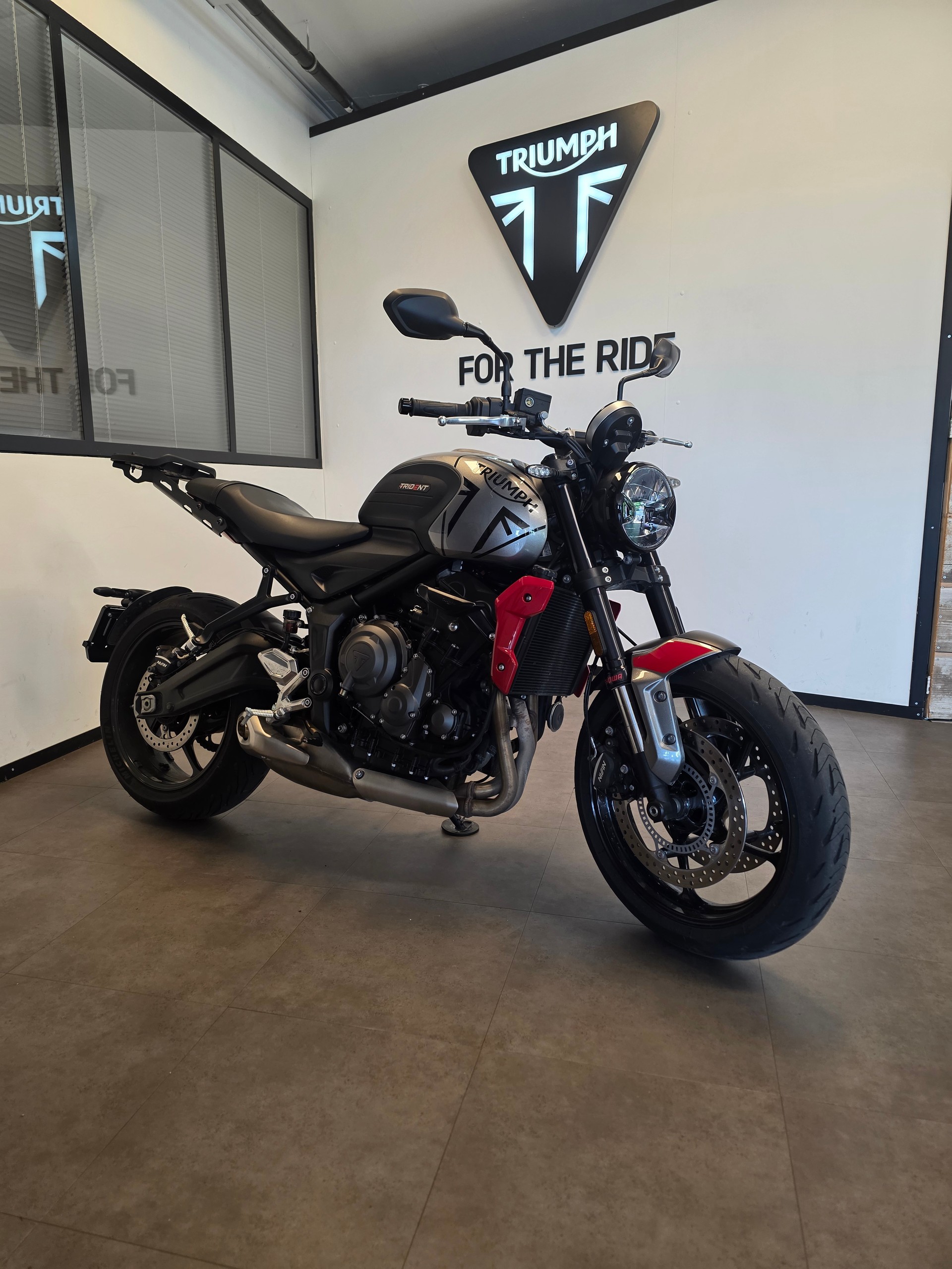 TRIUMPH Trident 660