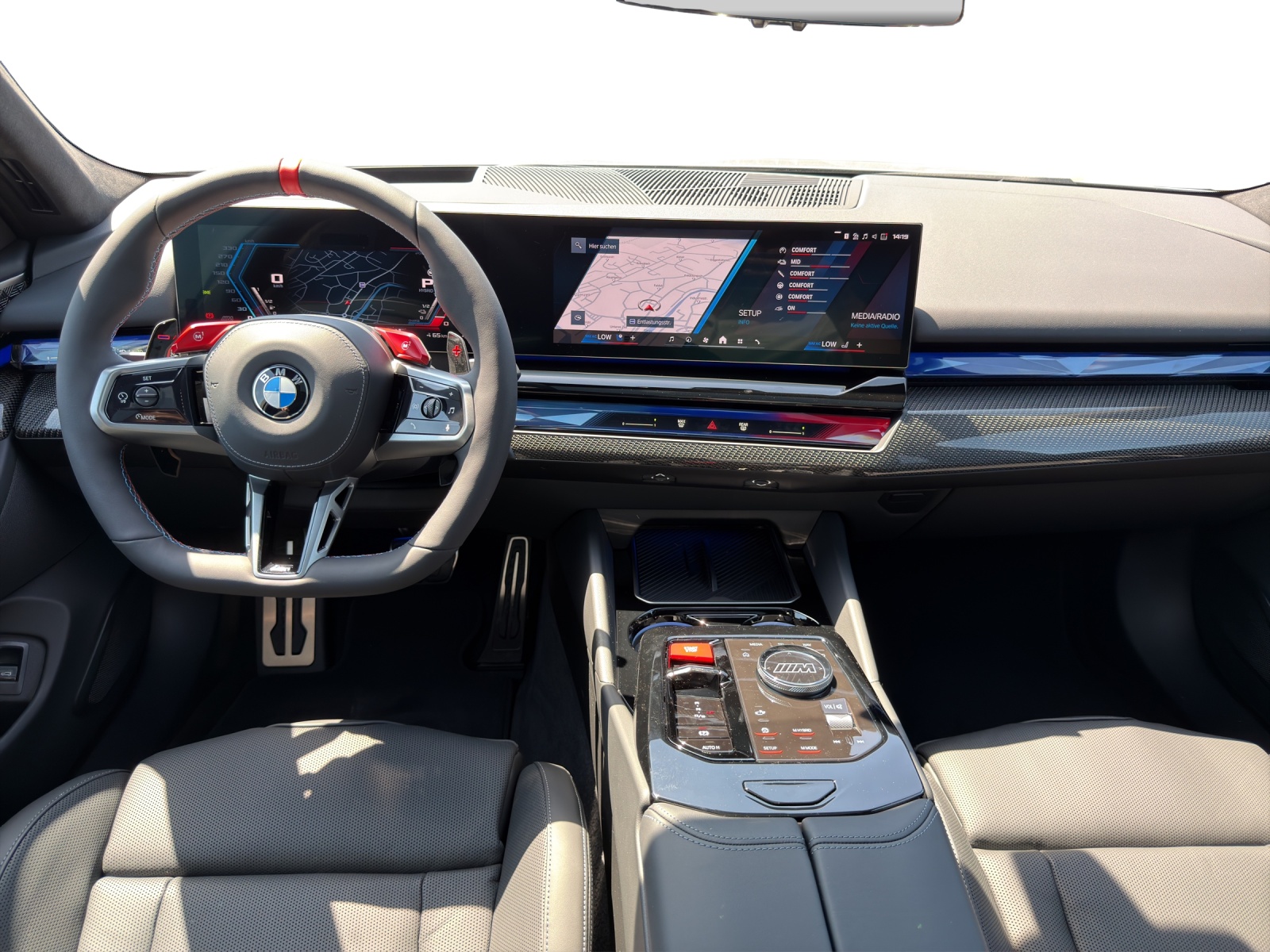 BMW M5 xDrive Touring-image-11