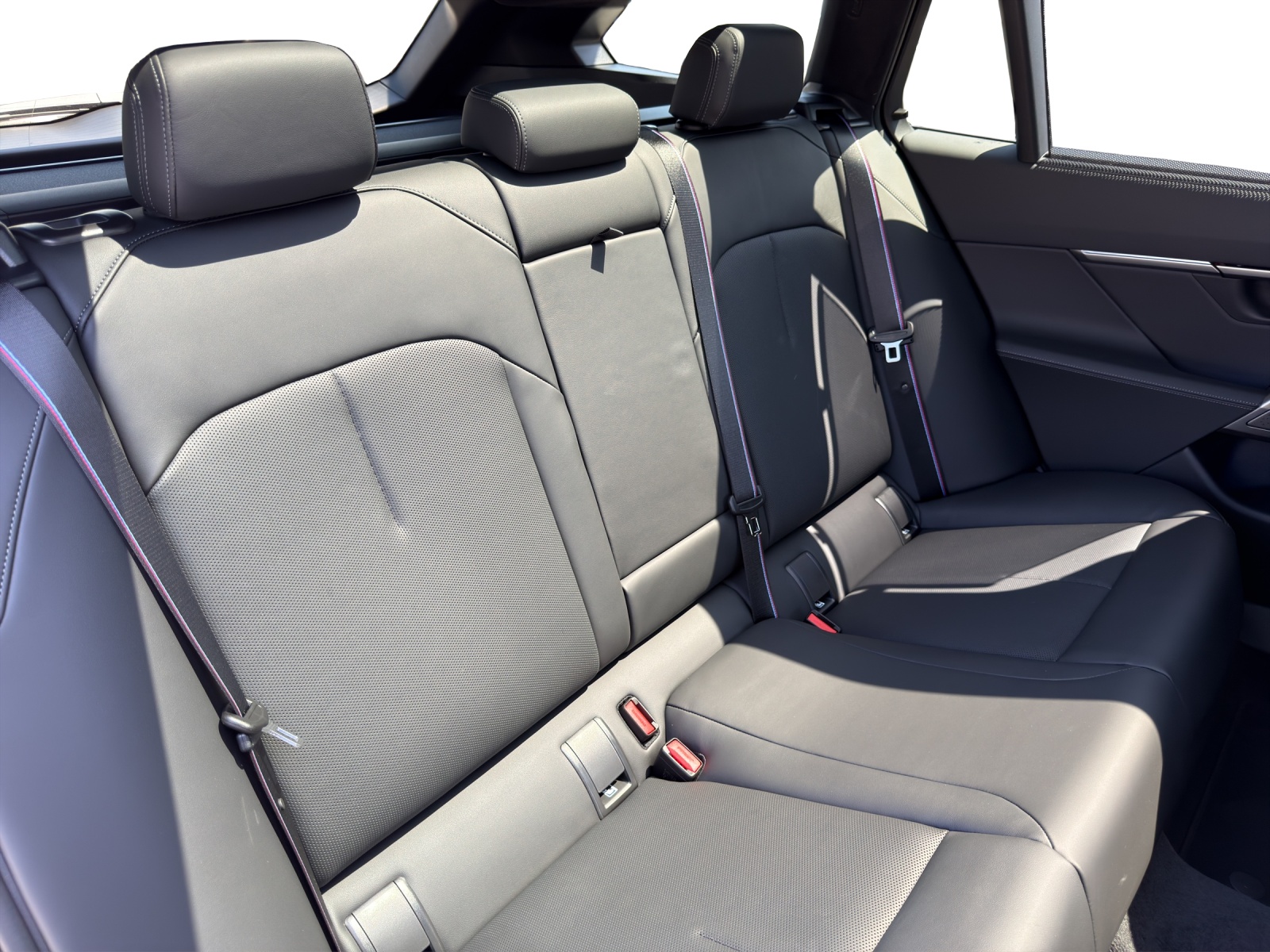 BMW M5 xDrive Touring-image-16