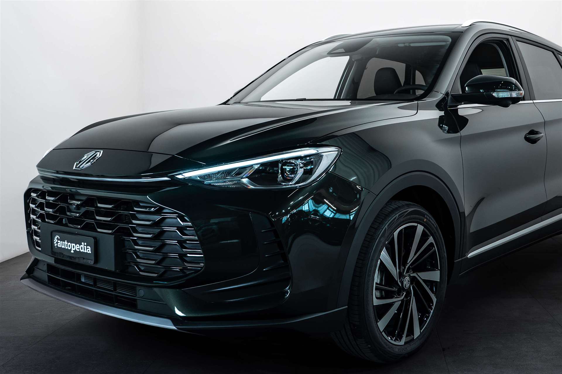 MG MG ZS 1.5 HEV Luxury Automat NEW-showroom-element-1