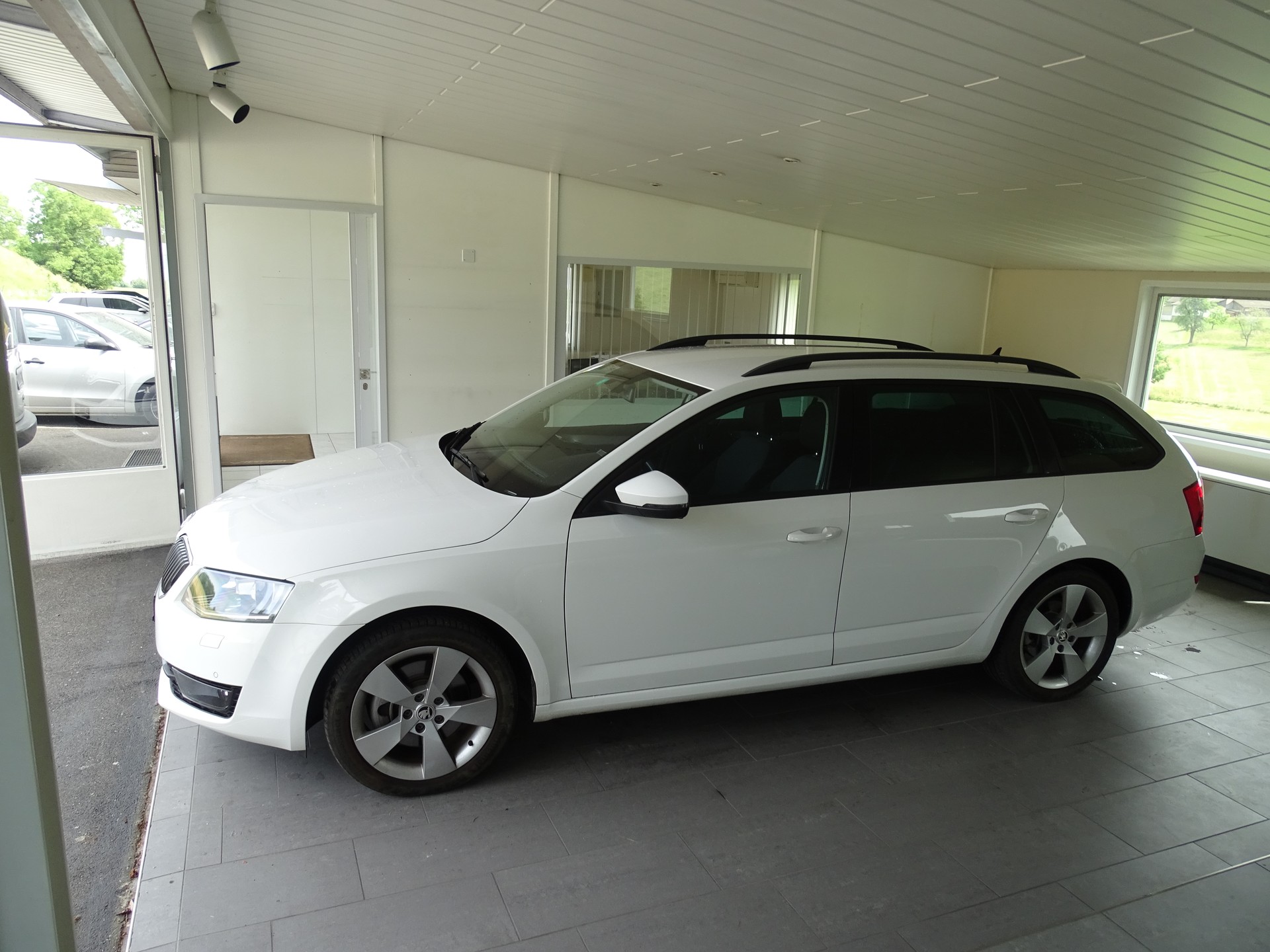 SKODA Octavia Combi 2.0 TDI Ambition 4x4 DSG-image-1