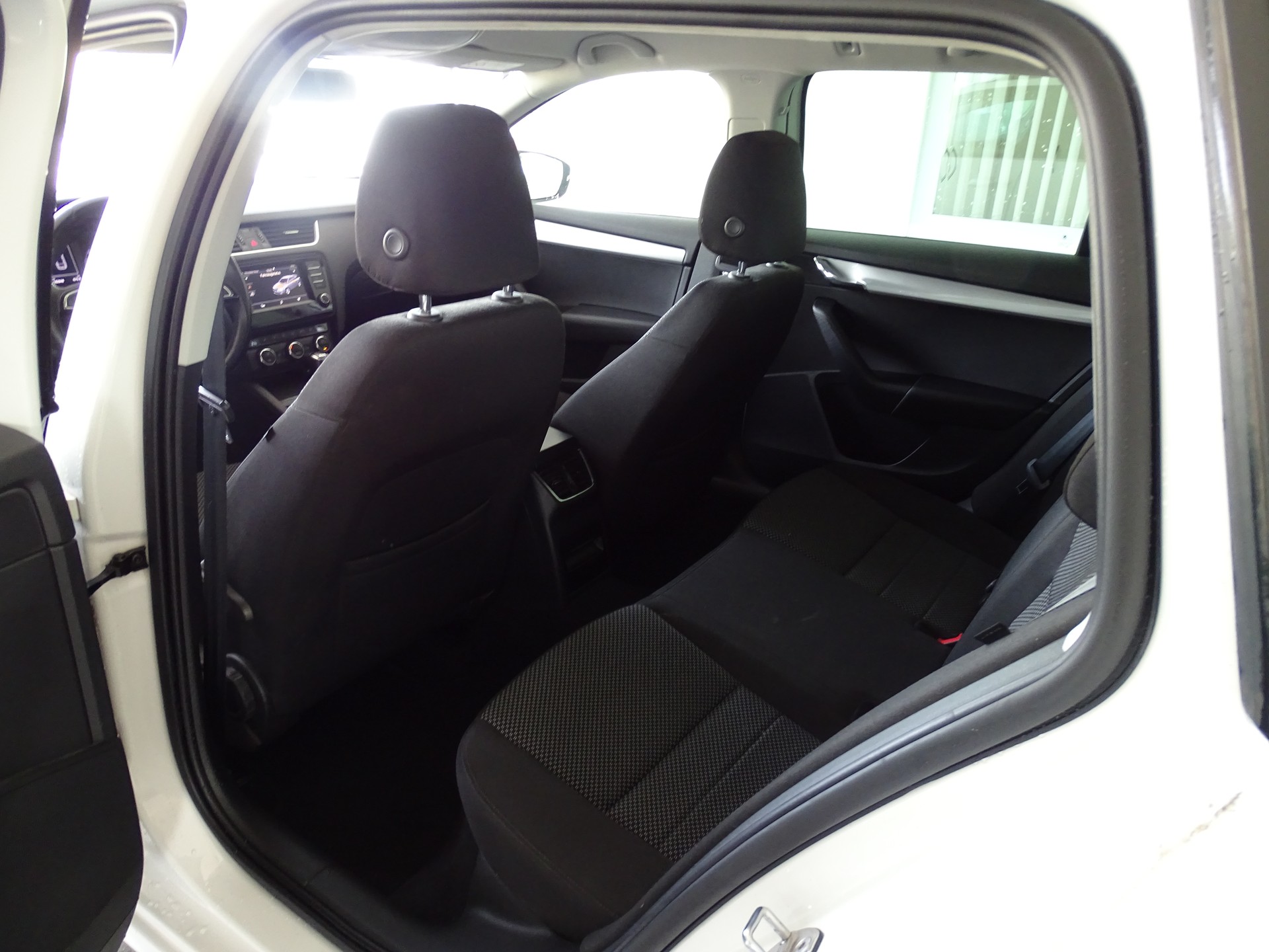 SKODA Octavia Combi 2.0 TDI Ambition 4x4 DSG-image-6