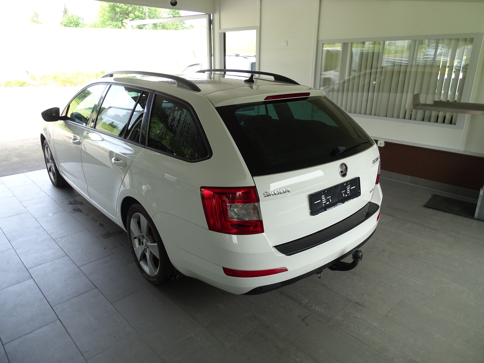 SKODA Octavia Combi 2.0 TDI Ambition 4x4 DSG-image-2