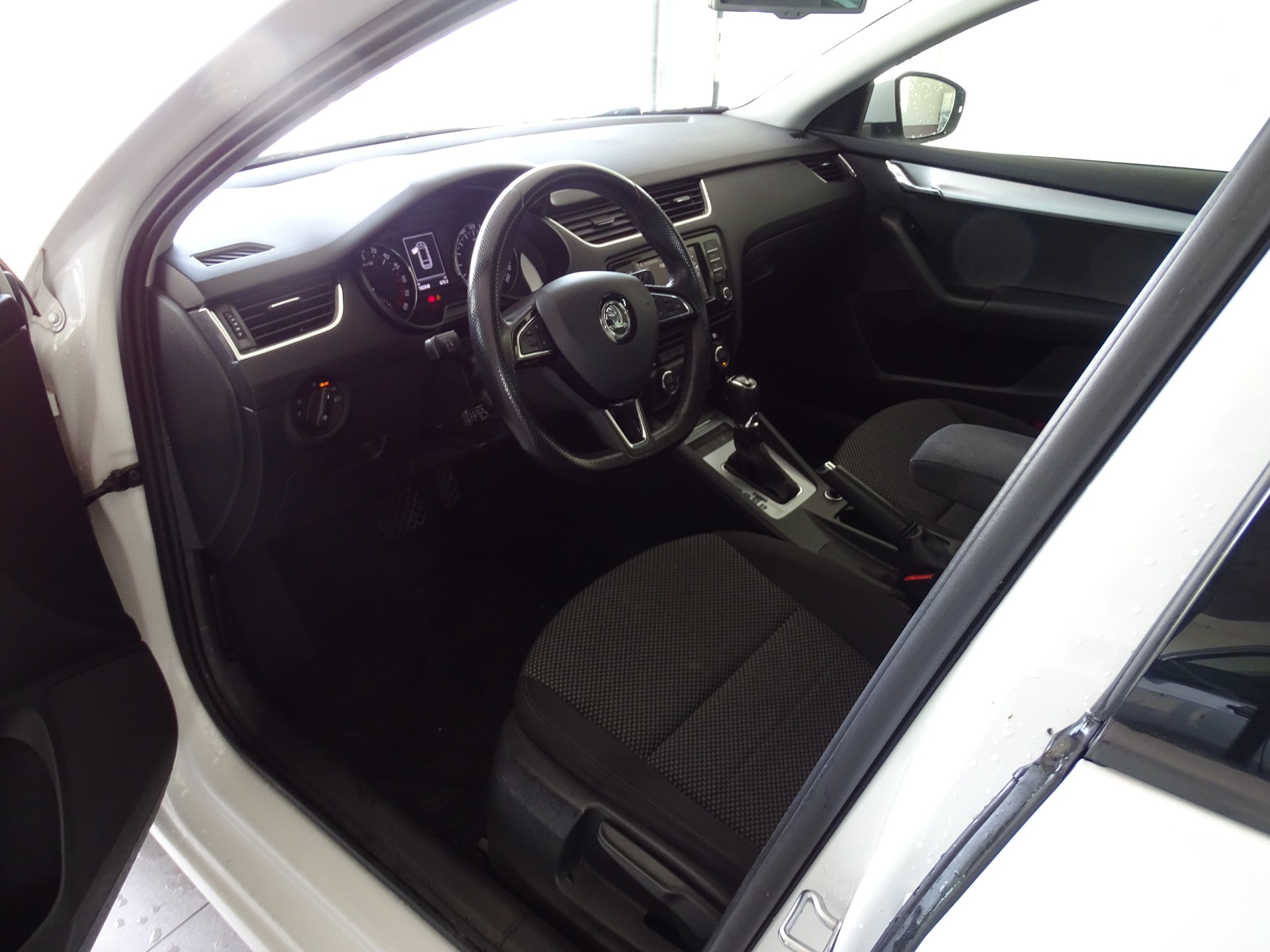 SKODA Octavia Combi 2.0 TDI Ambition 4x4 DSG-image-4