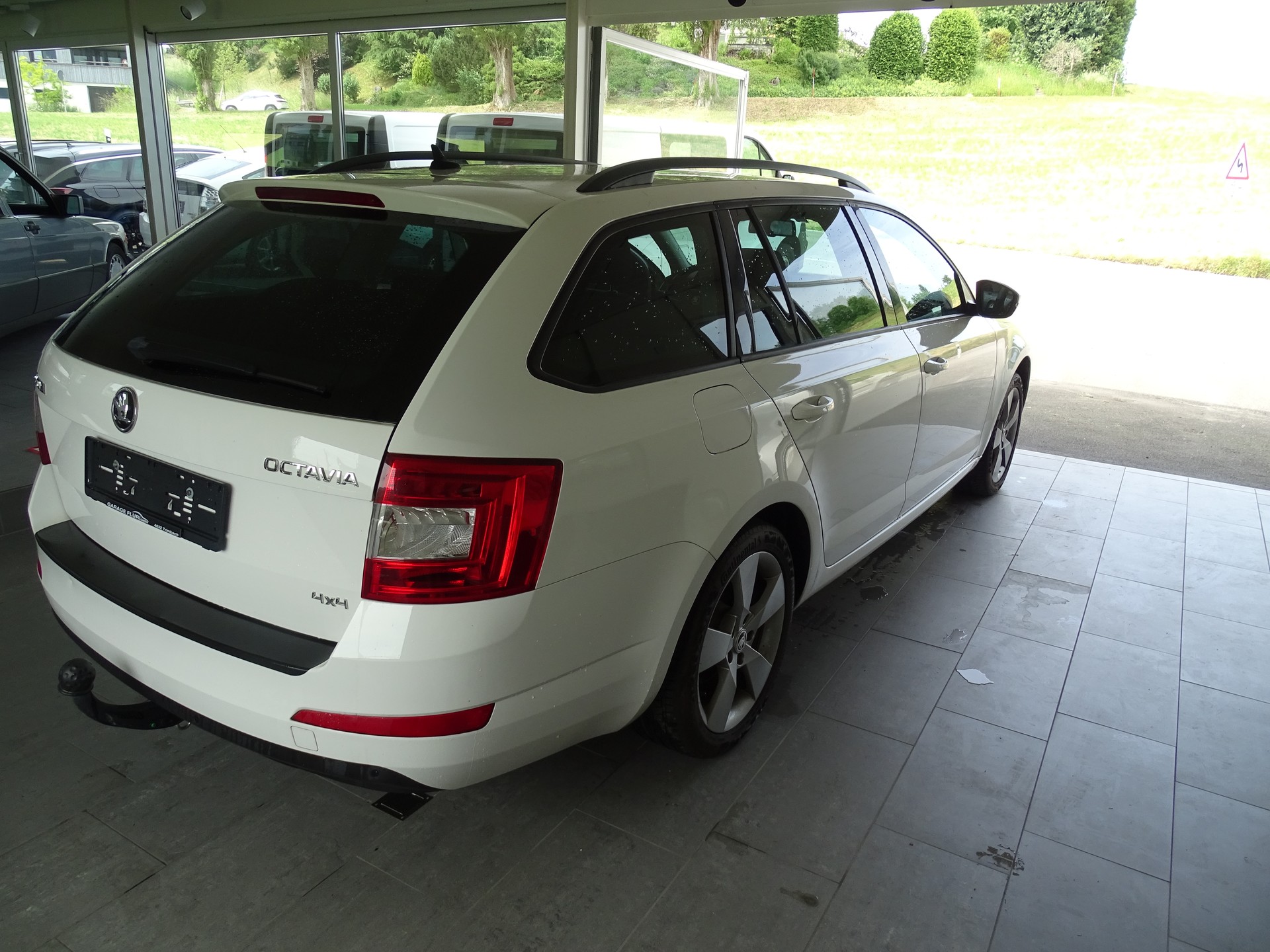 SKODA Octavia Combi 2.0 TDI Ambition 4x4 DSG-image-3