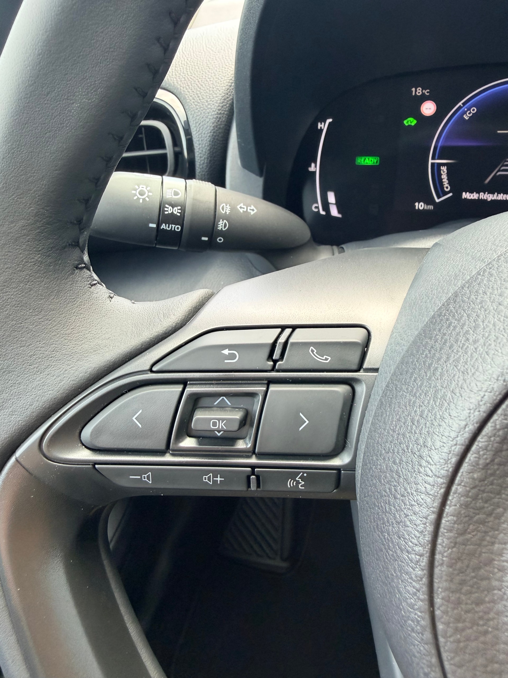 TOYOTA Yaris 1.5 Trend e-CVT-image-14