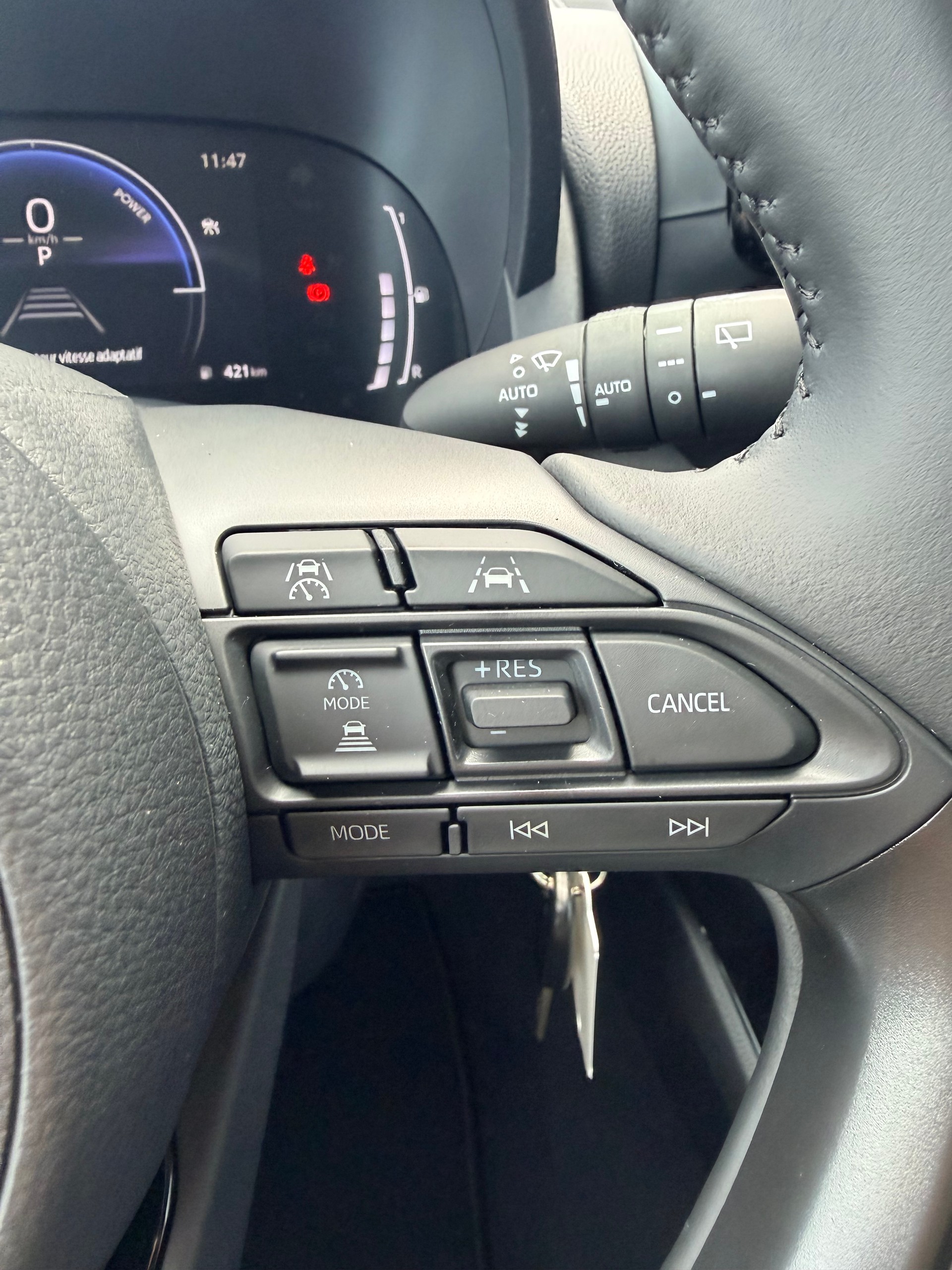 TOYOTA Yaris 1.5 Trend e-CVT-image-13