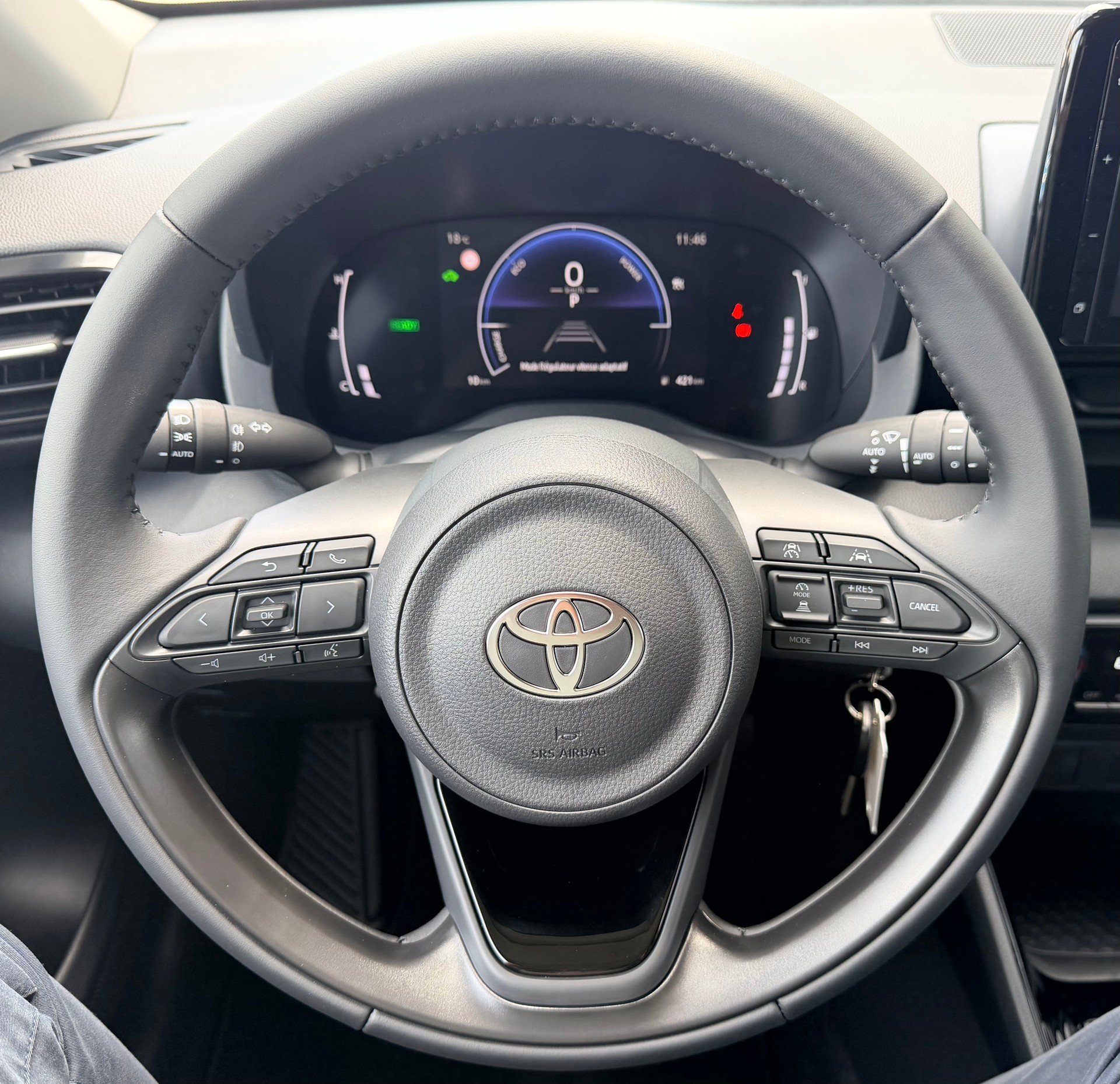 TOYOTA Yaris 1.5 Trend e-CVT-image-12