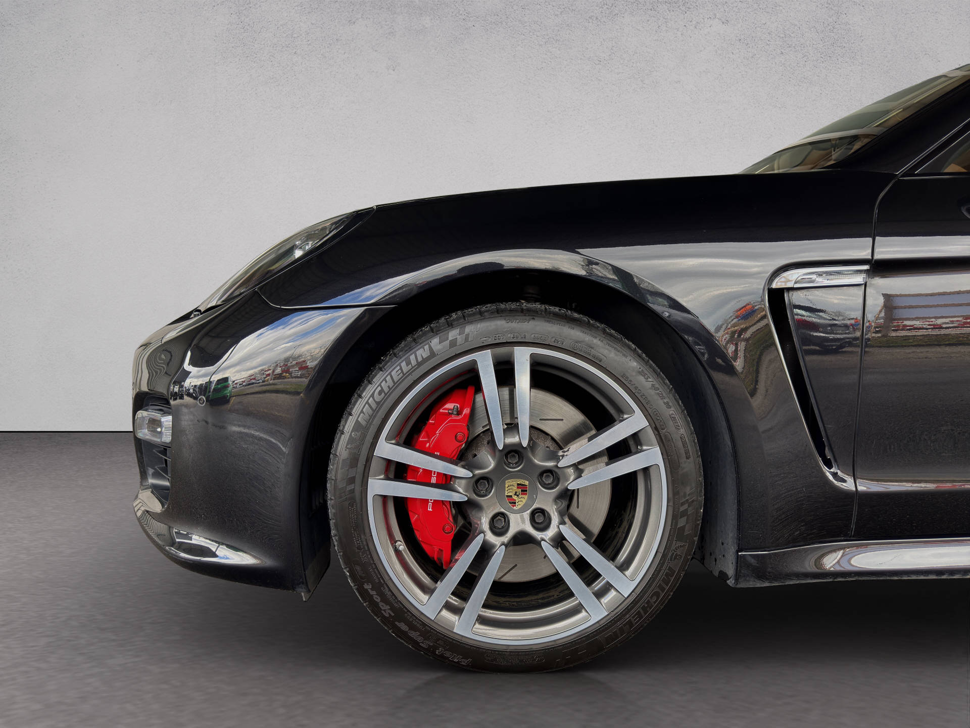 PORSCHE Panamera GTS-image-15