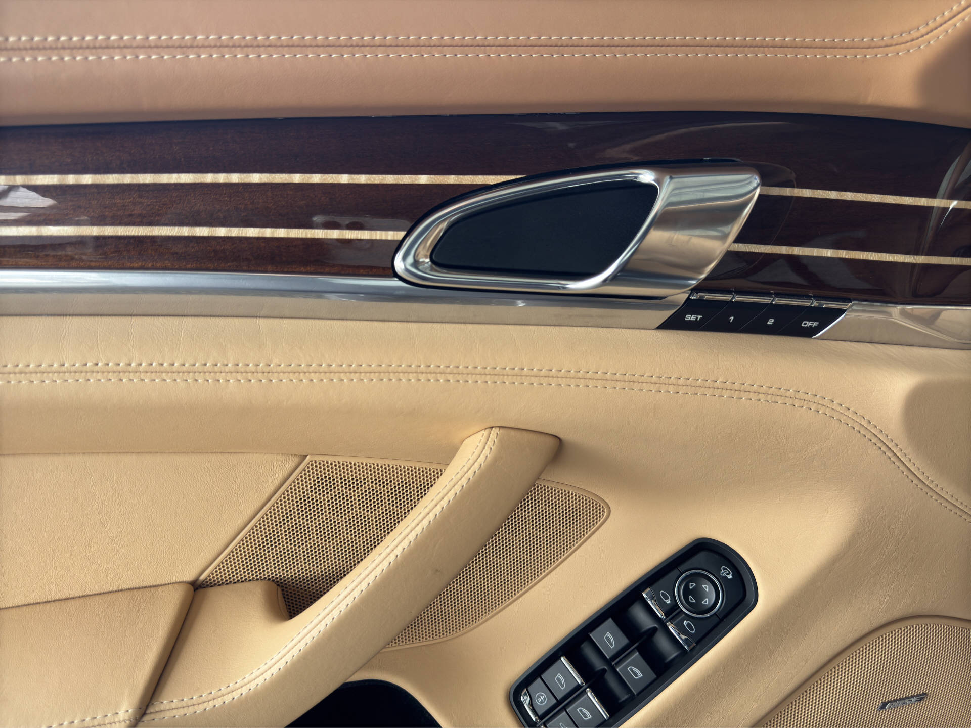 PORSCHE Panamera GTS-image-10