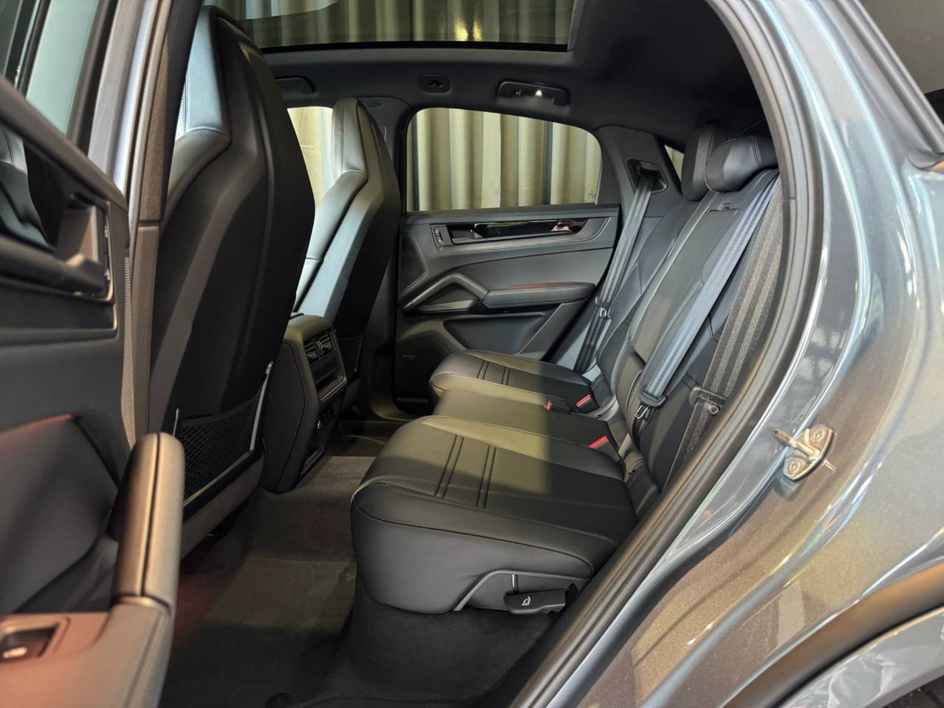 PORSCHE Cayenne E-Hybrid Coupé Black Edition-image-19